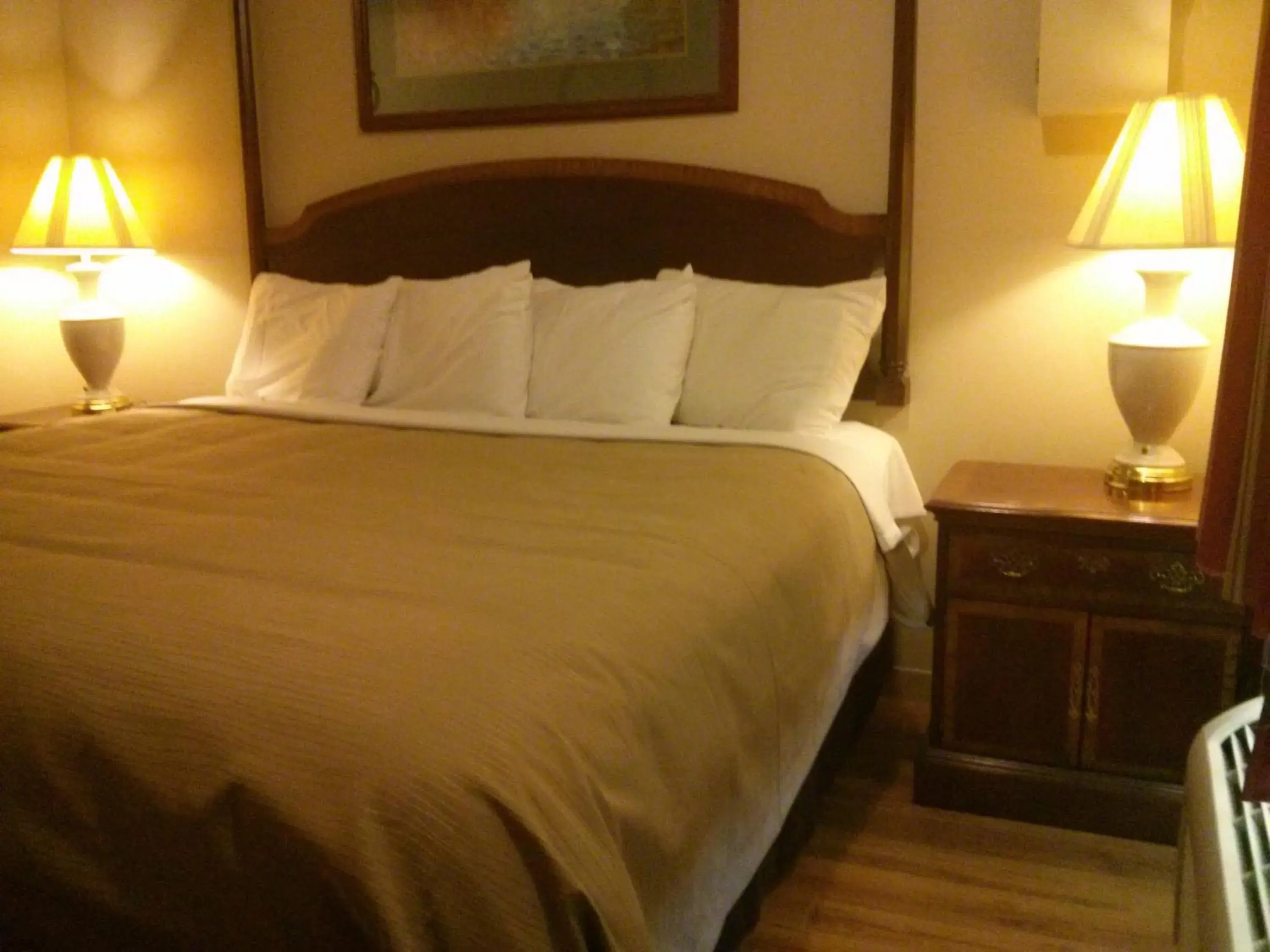 King Room - Non-Smoking (3 Adults) in Port Motel King Room - Non-Smoking (3 Adults) in Port Motel