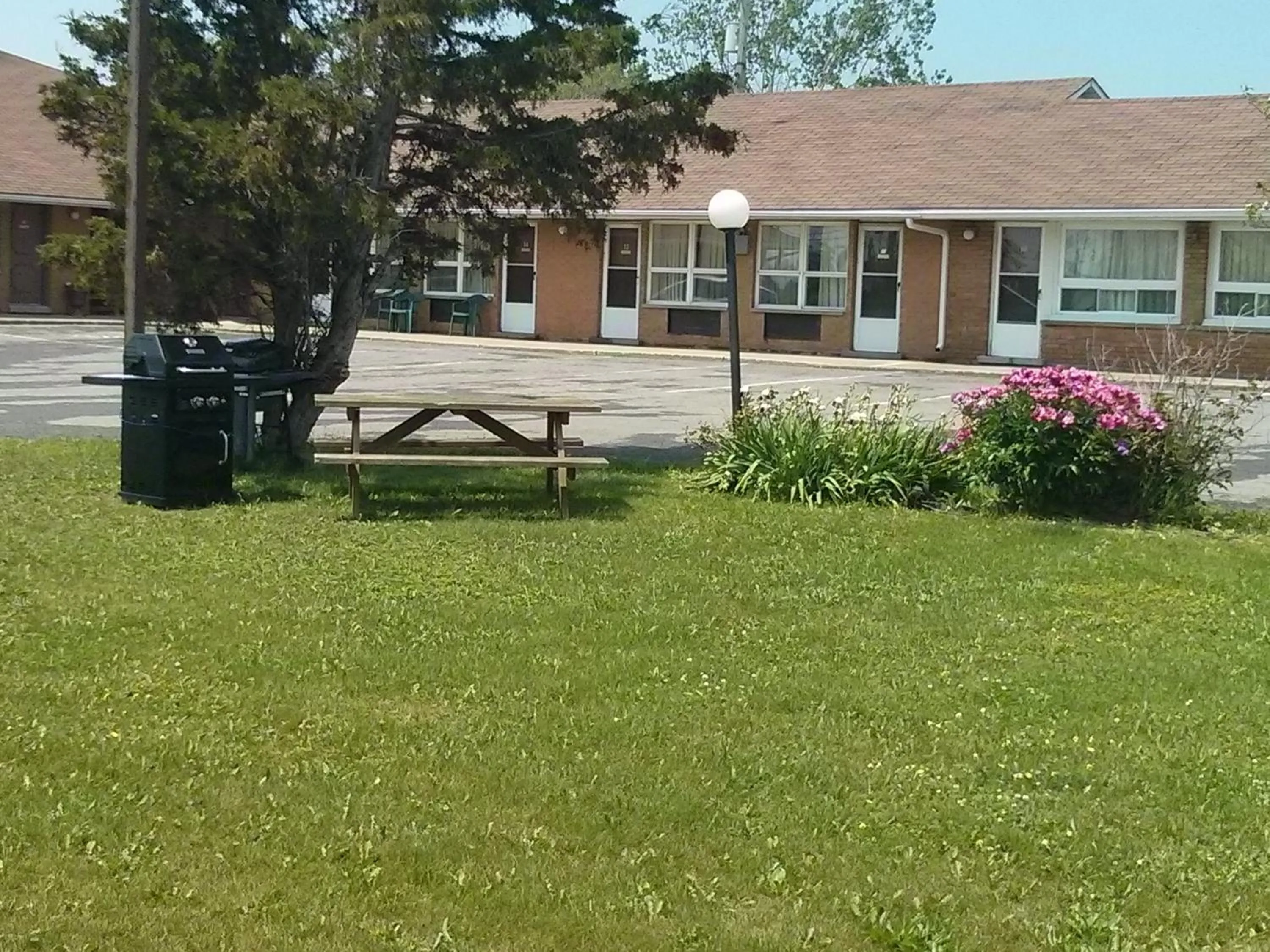 BBQ facilities in Port Motel