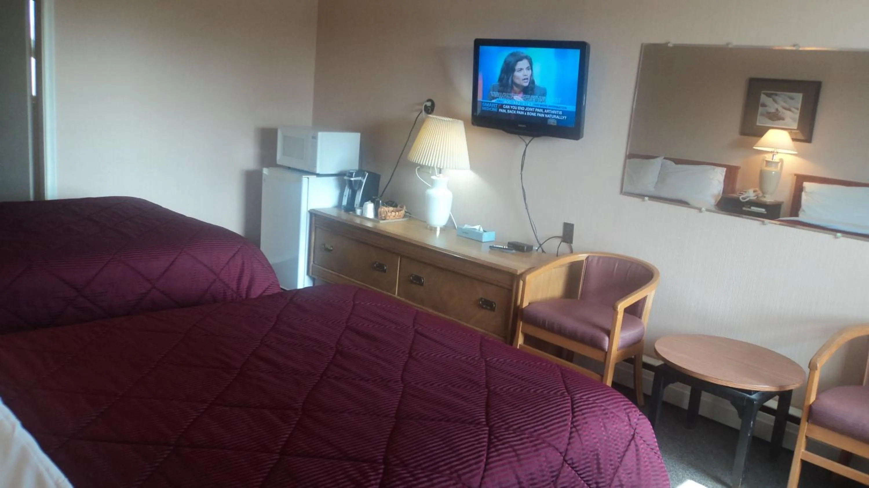 Seating area, Bed in Port Motel