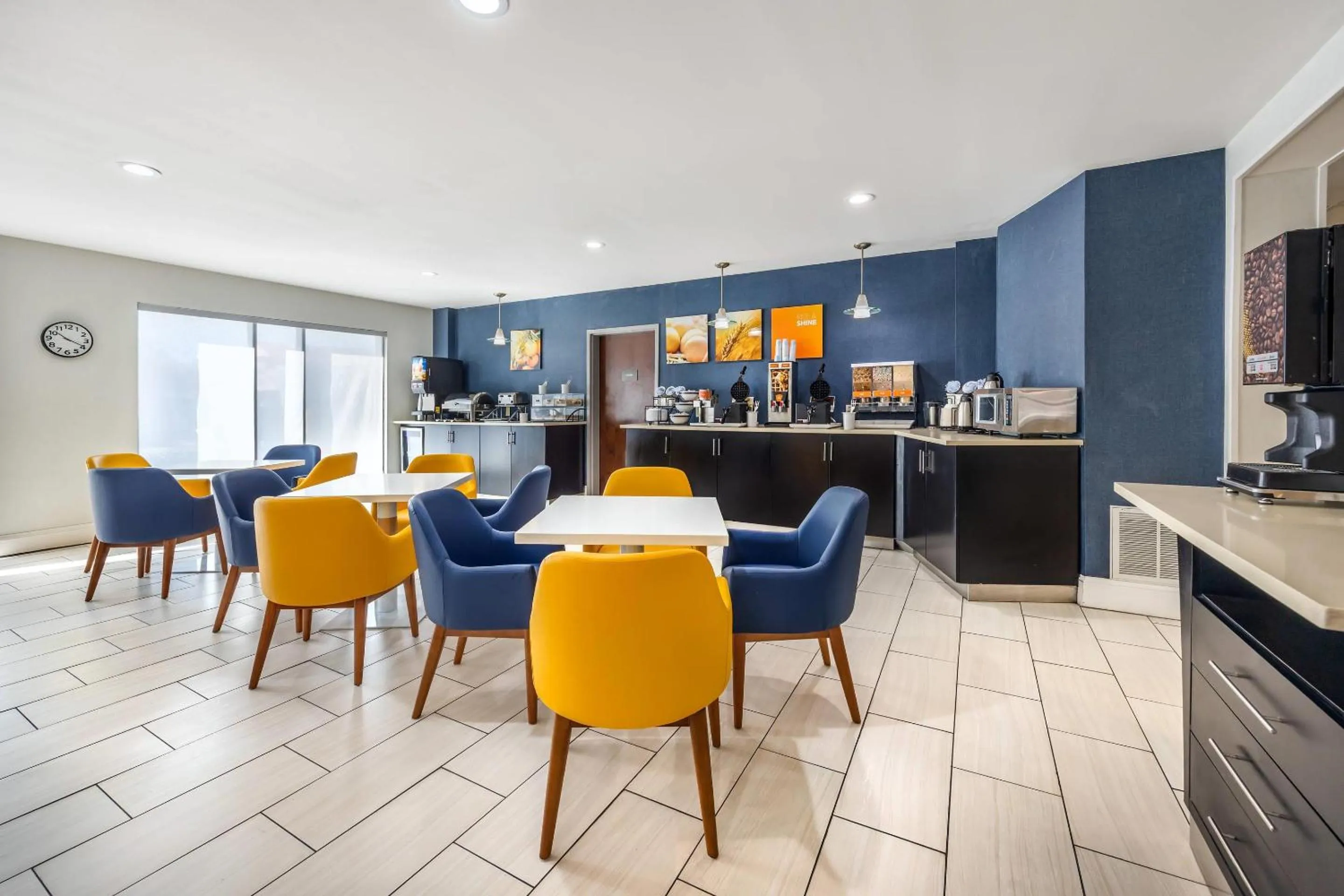 Breakfast in Comfort Inn & Suites Chattanooga West - Lookout Mountain