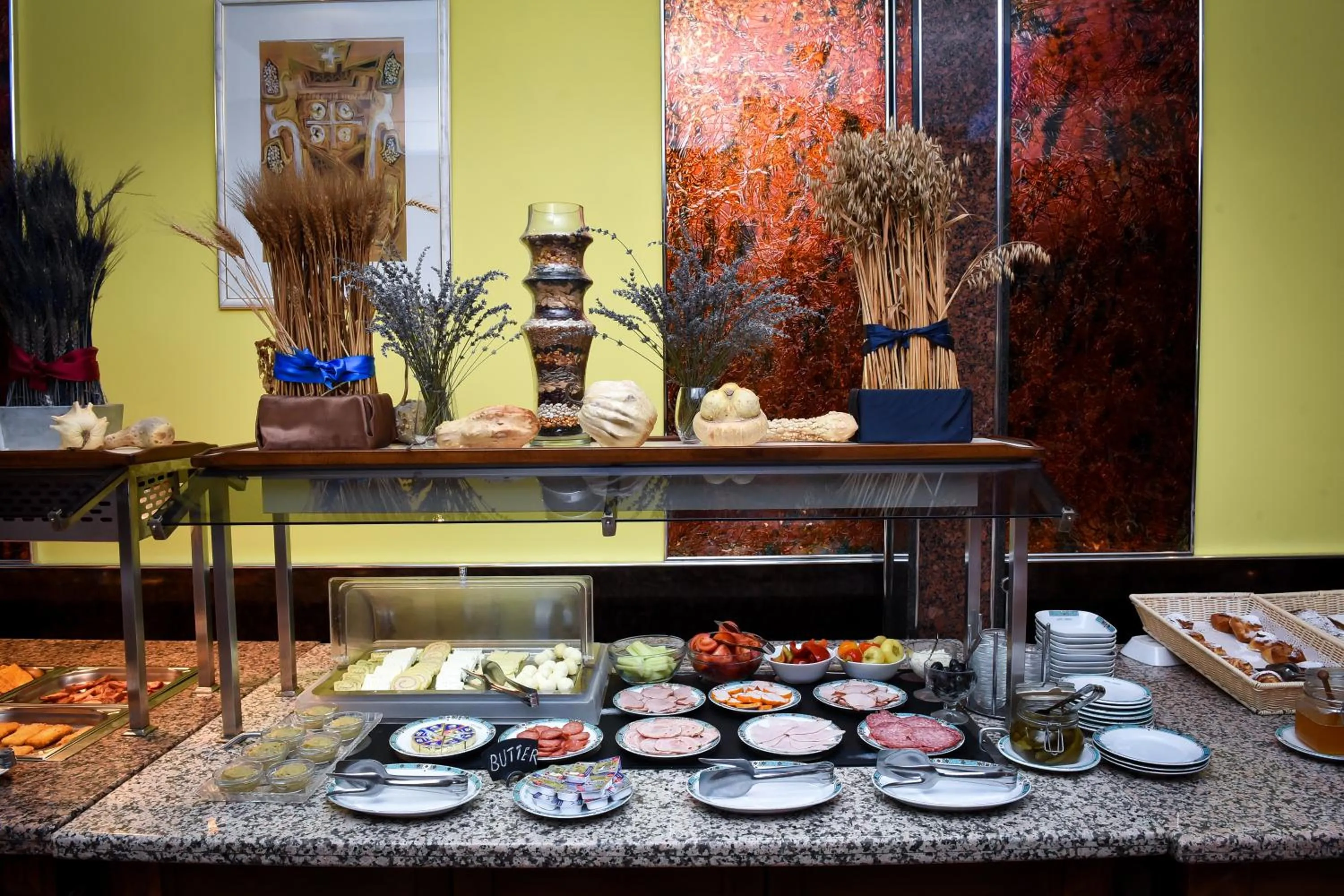 Continental breakfast in Hotel Carpati