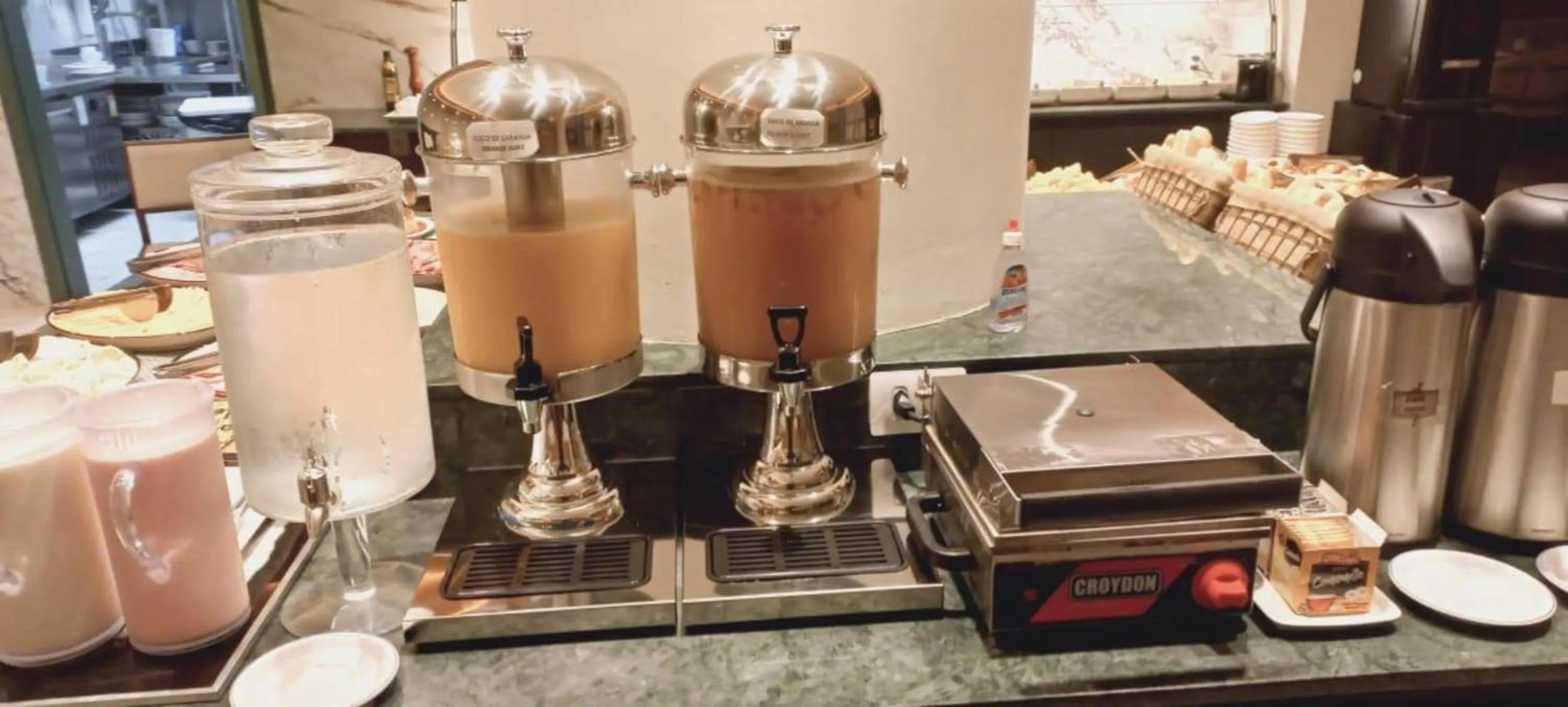 Breakfast in Regency Park Hotel