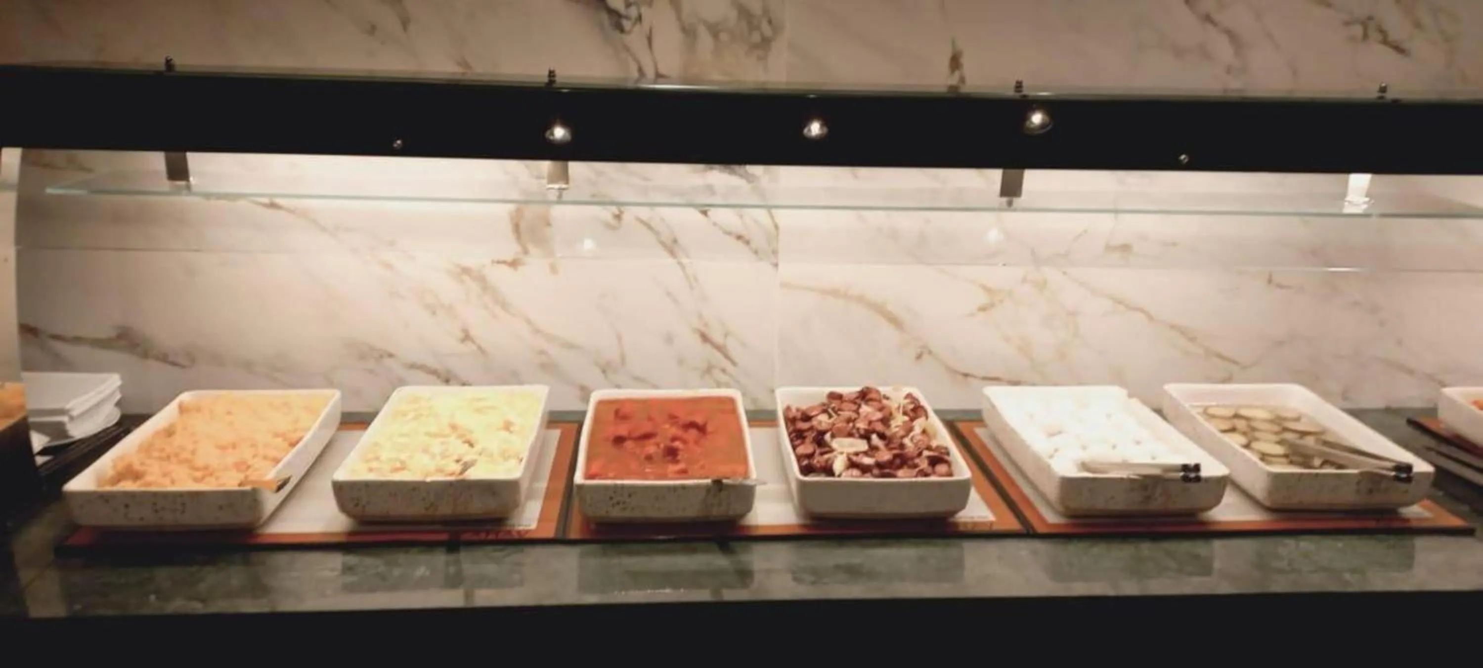 Breakfast in Regency Park Hotel