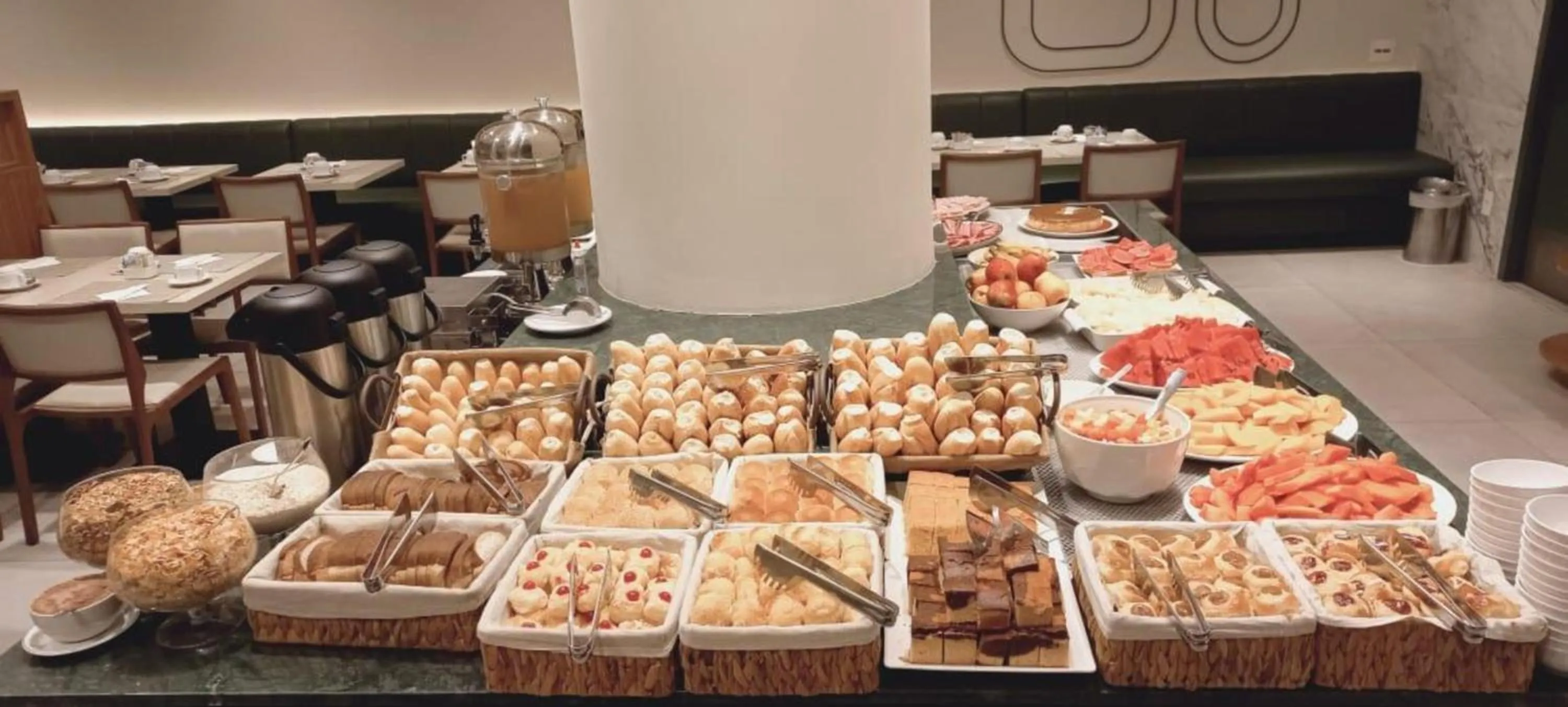 Breakfast in Regency Park Hotel