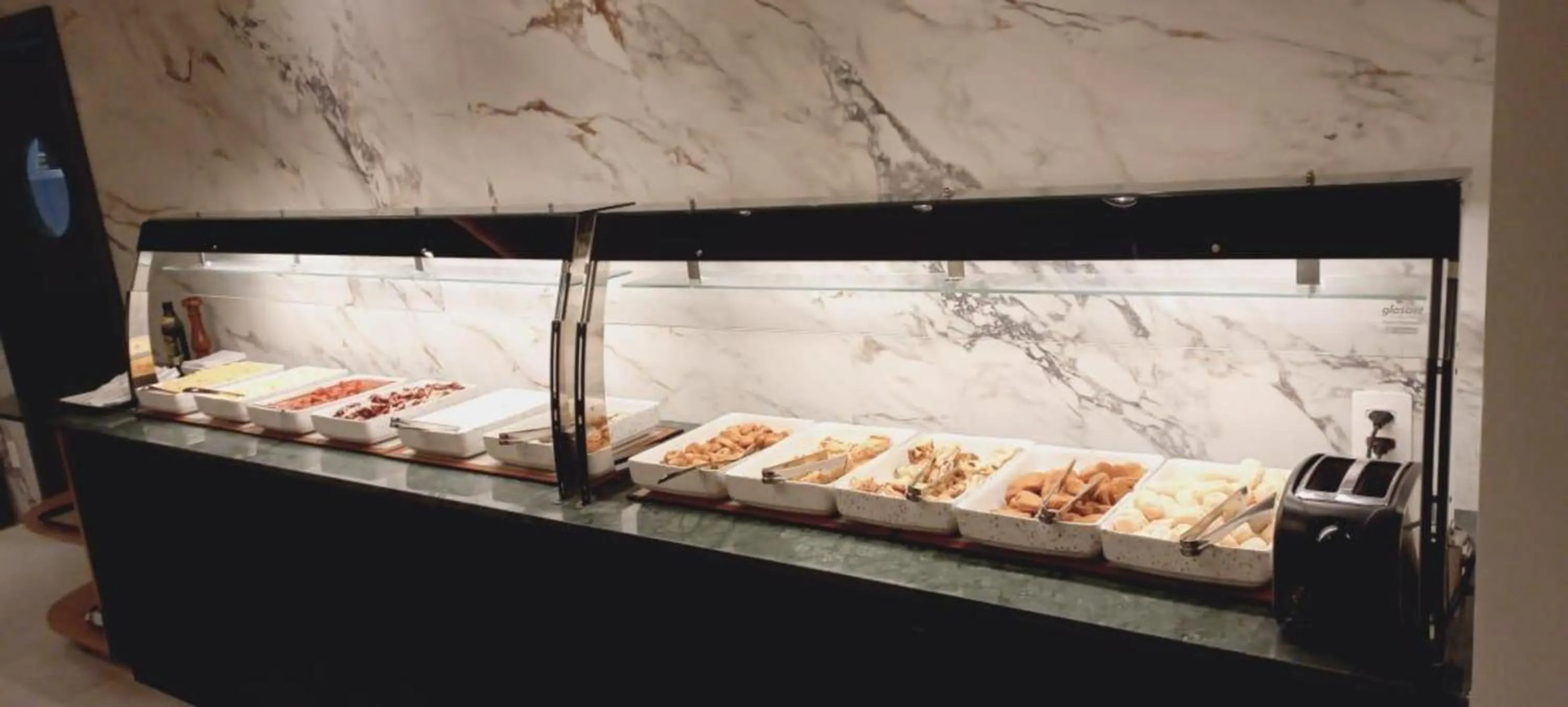 Breakfast in Regency Park Hotel