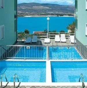 Swimming pool in Apartments Villa Bayview