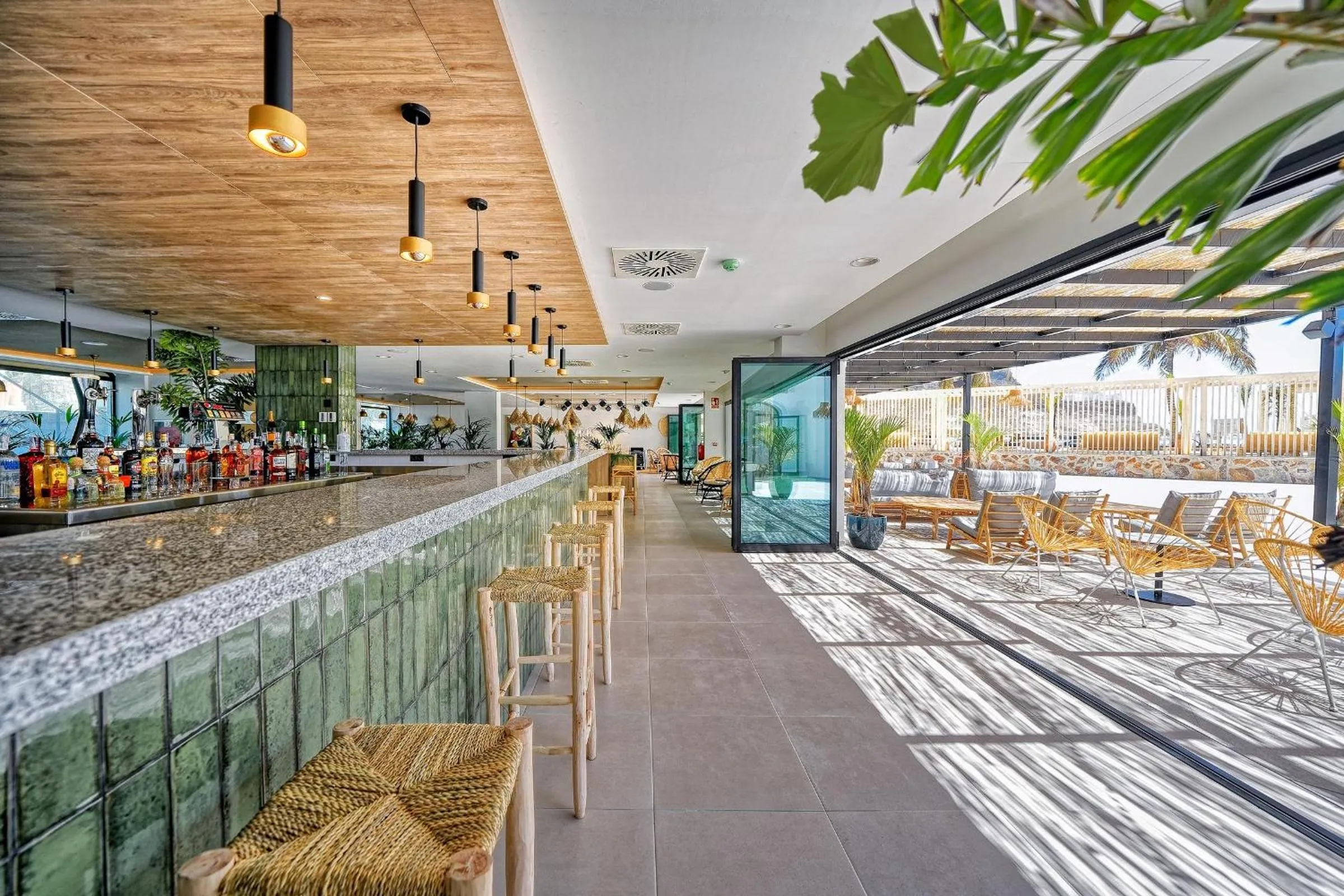 Lounge or bar in H10 Costa Mogán - Adults Only