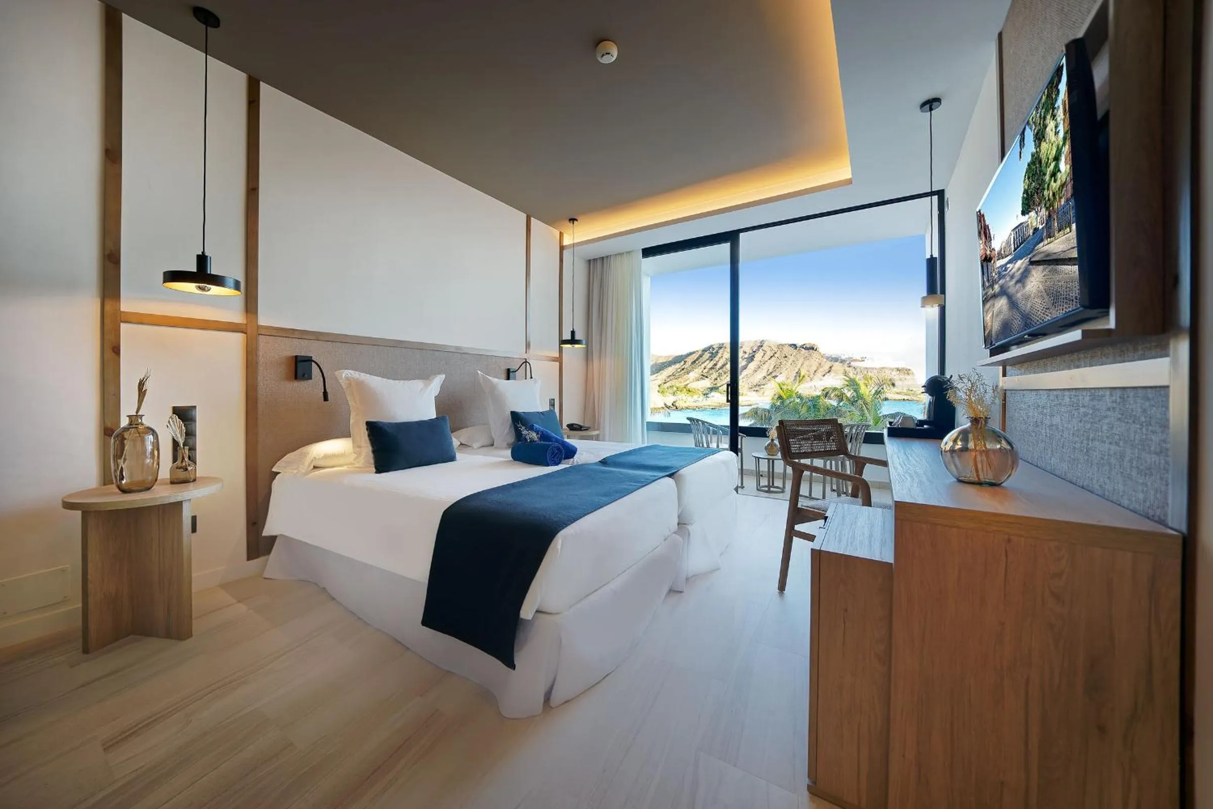 Bed in H10 Costa Mogán - Adults Only