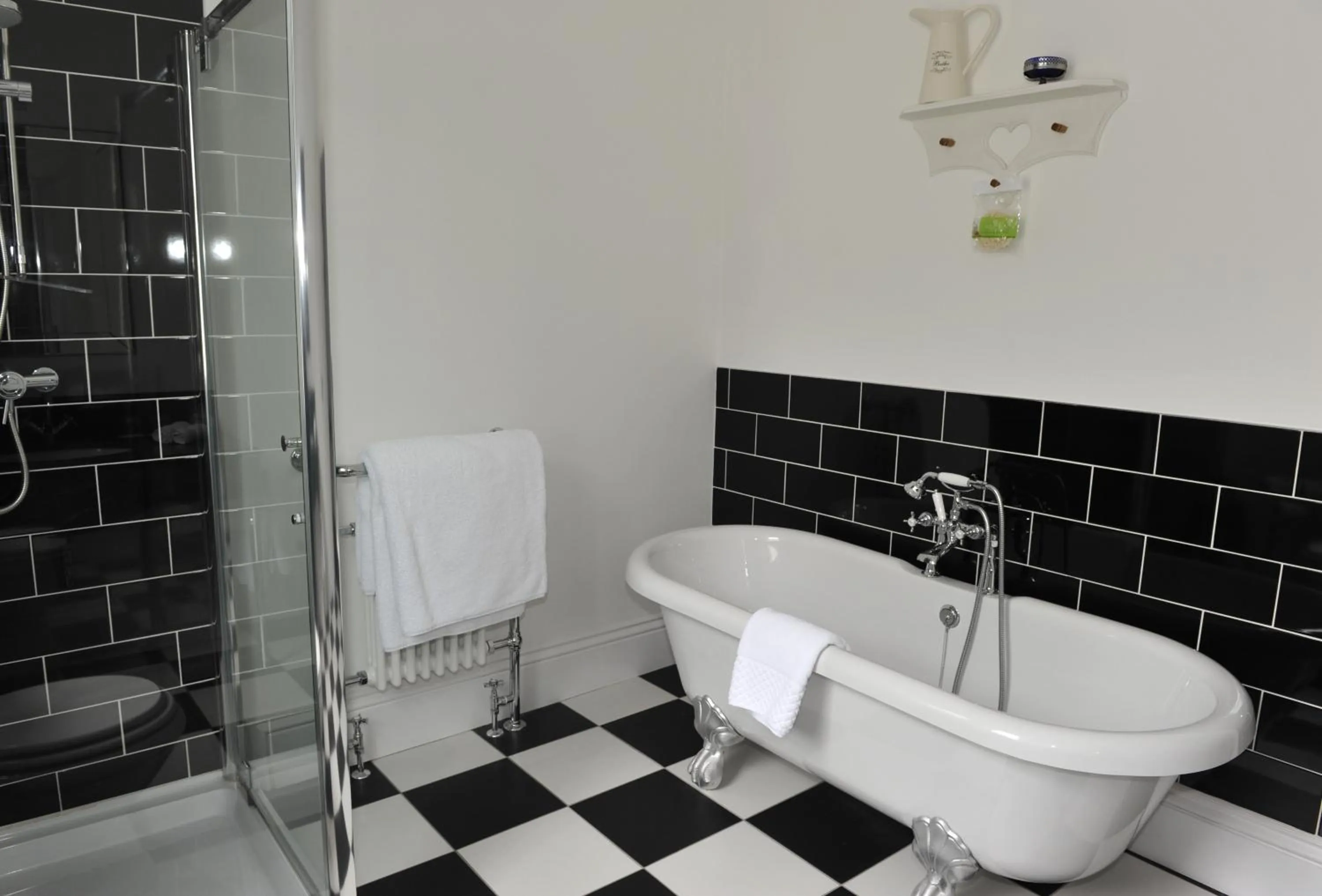 Bathroom in Suenos Guesthouse