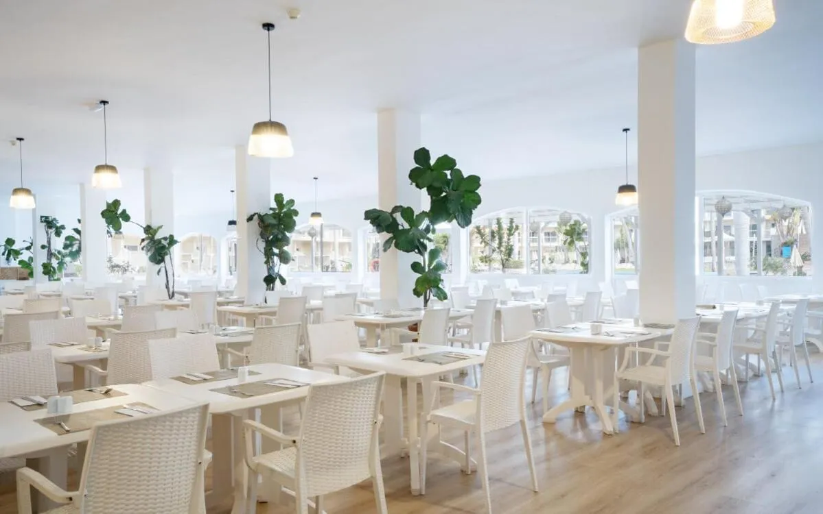 Restaurant/places to eat in Club Hotel Drago Park