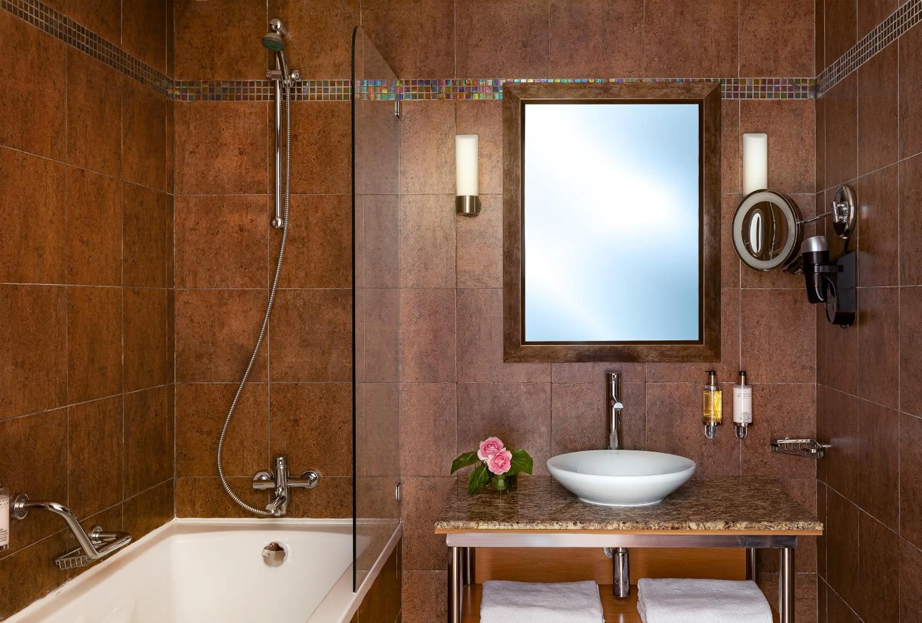 Shower in Mövenpick Resort & Marine Spa Sousse