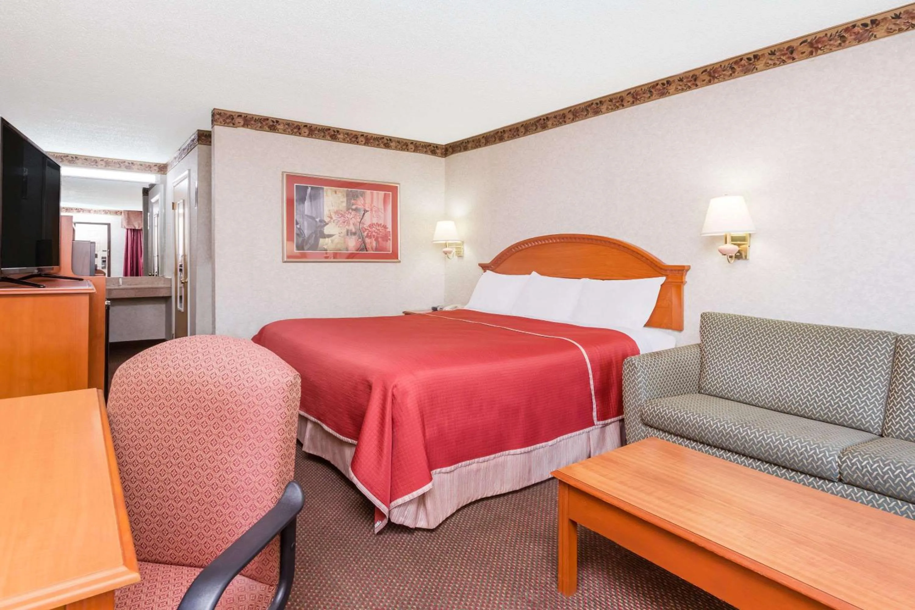Photo of the whole room, Bed in Regency Inn & Suites-Hamilton Place
