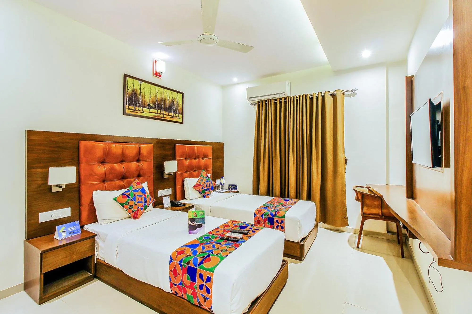 Bedroom, Bed in Via Empire Suite