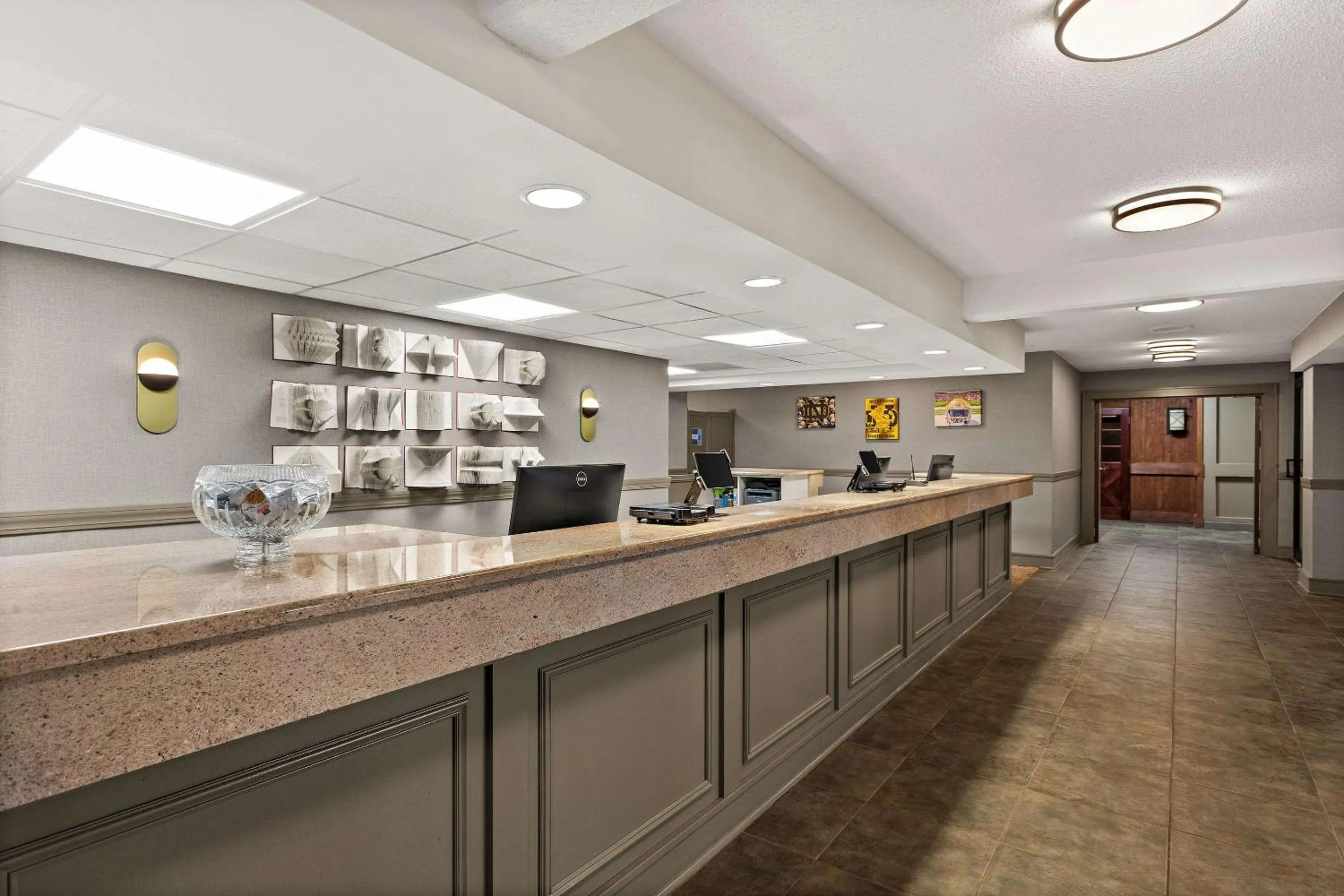 Lobby or reception in Wingate by Wyndham South Bend - Notre Dame