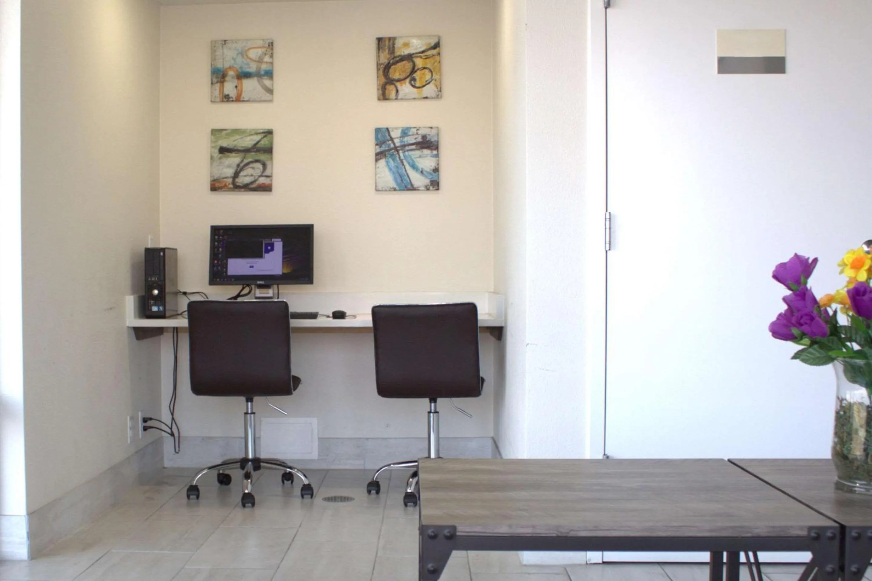 Business facilities in Clarion Pointe Statesville