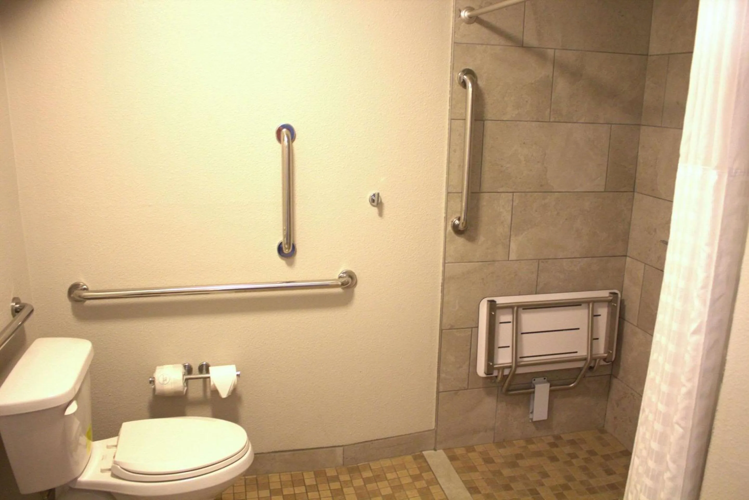 Bedroom in Clarion Pointe Statesville