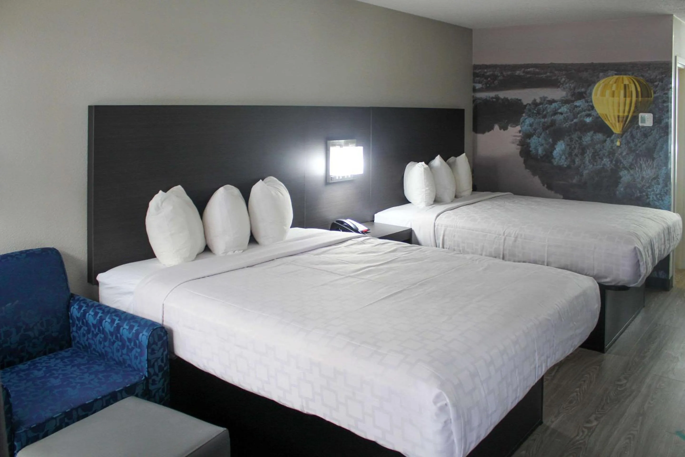 Bedroom, Bed in Clarion Pointe Statesville