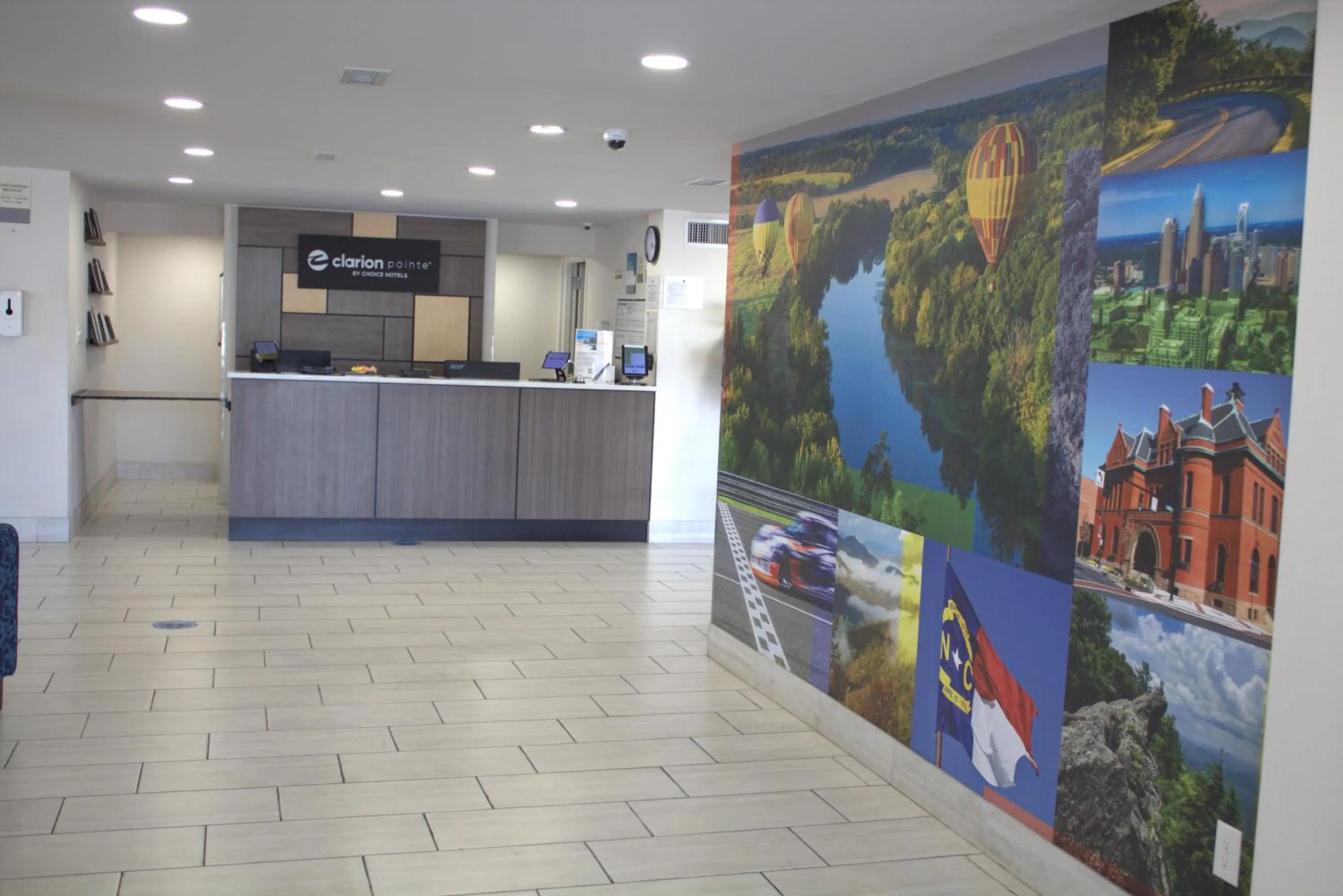 Lobby or reception in Clarion Pointe Statesville