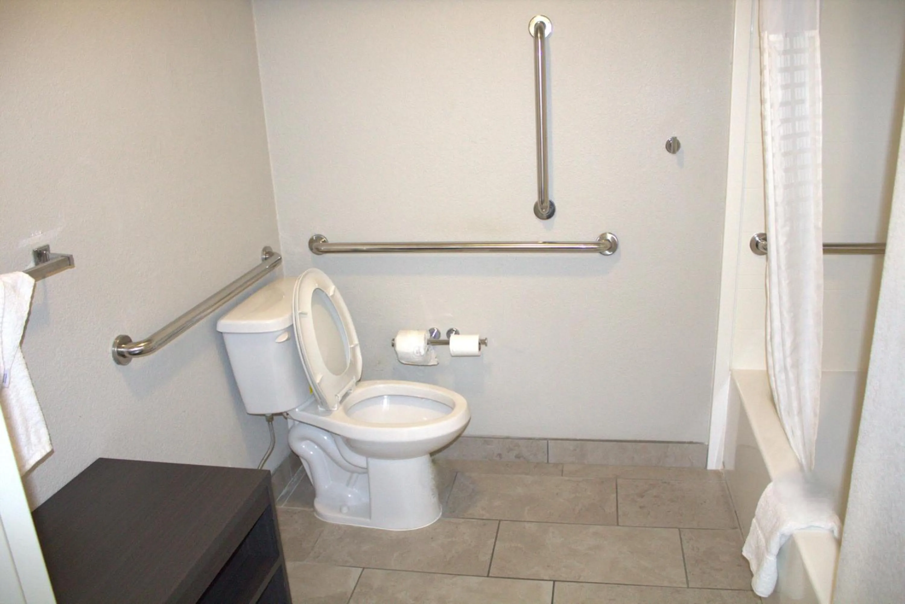 Bathroom in Clarion Pointe Statesville