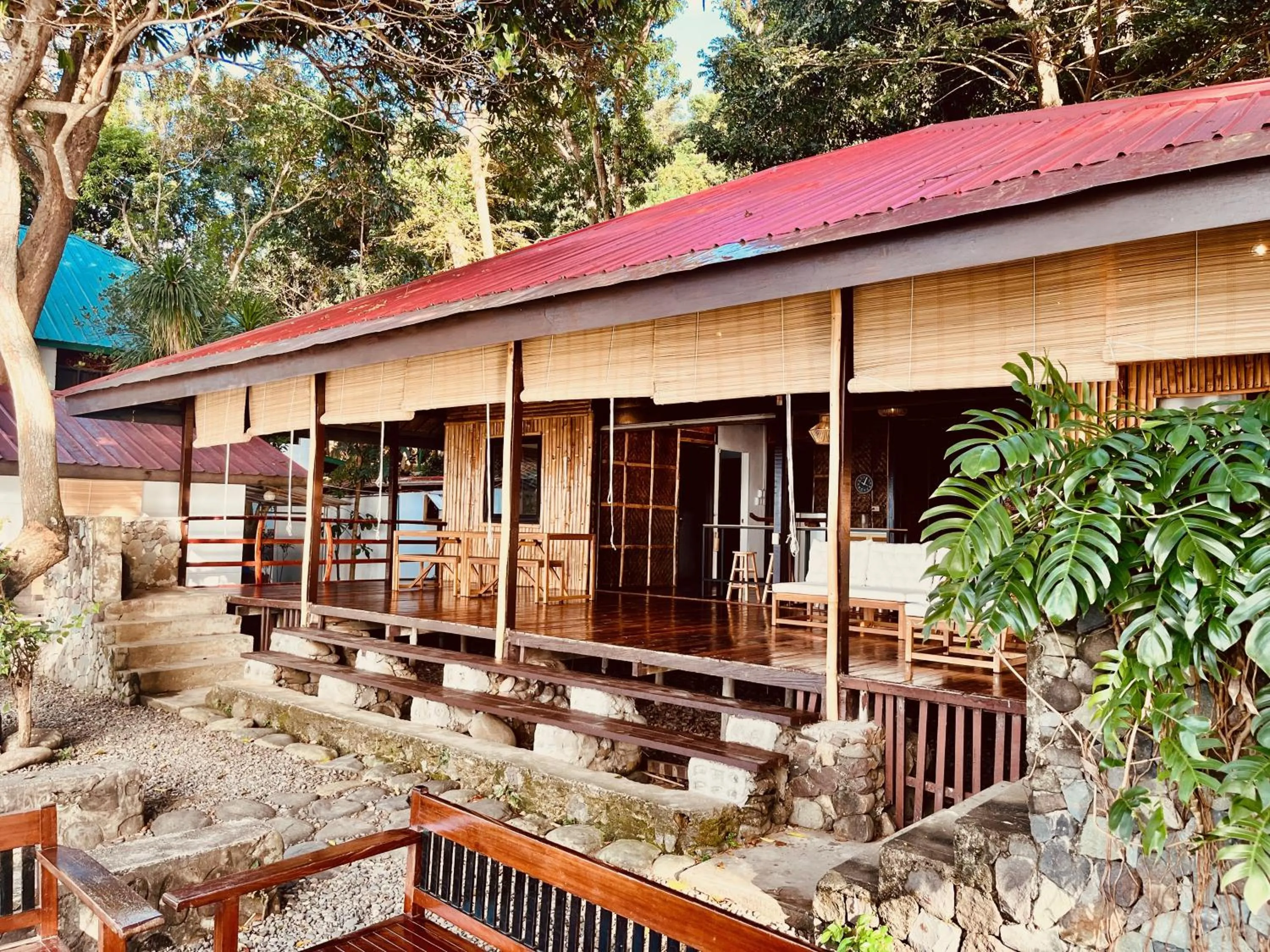 Patio in Villa Milagros Dive Inn Anilao