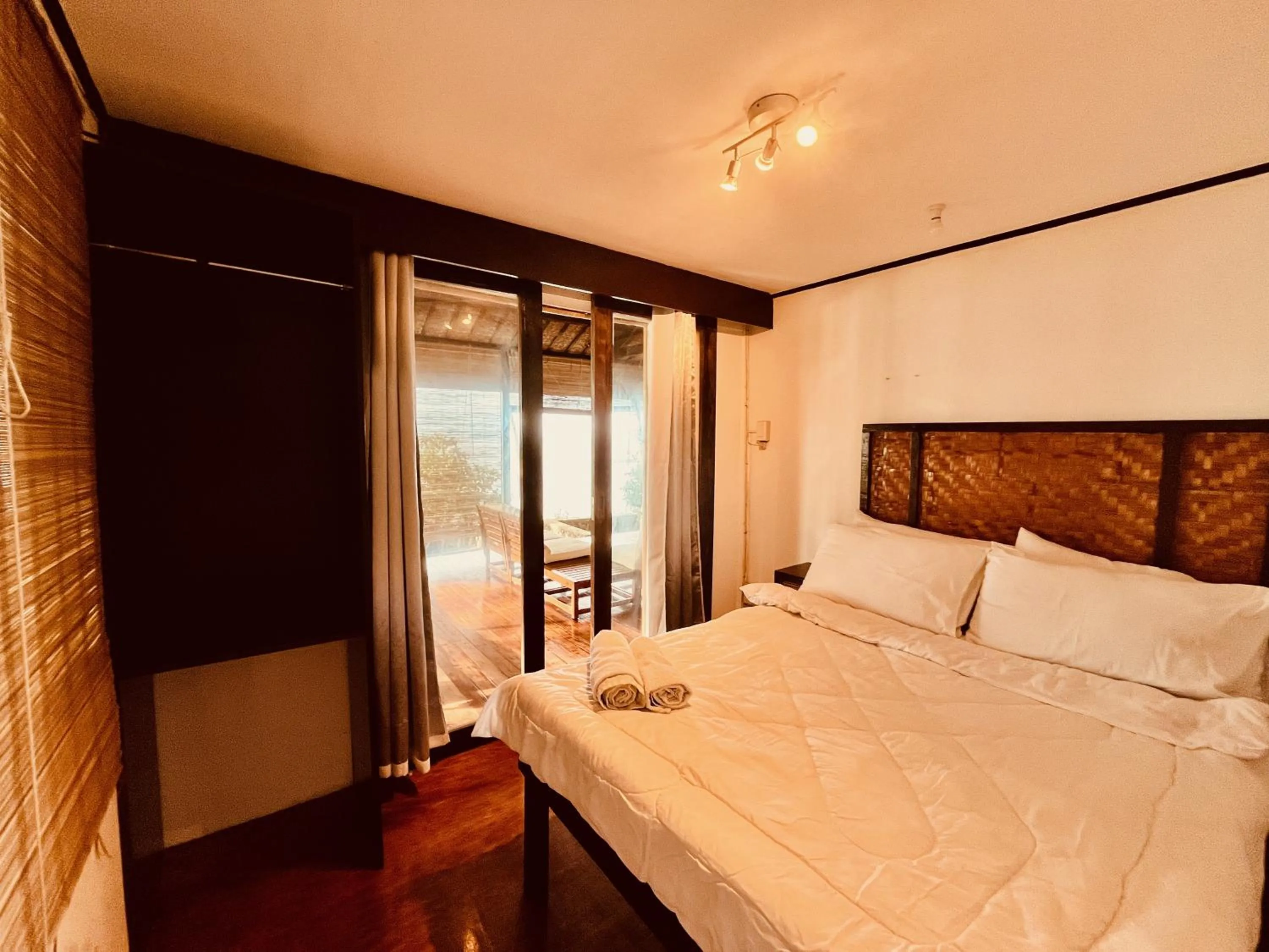 Bed in Villa Milagros Dive Inn Anilao