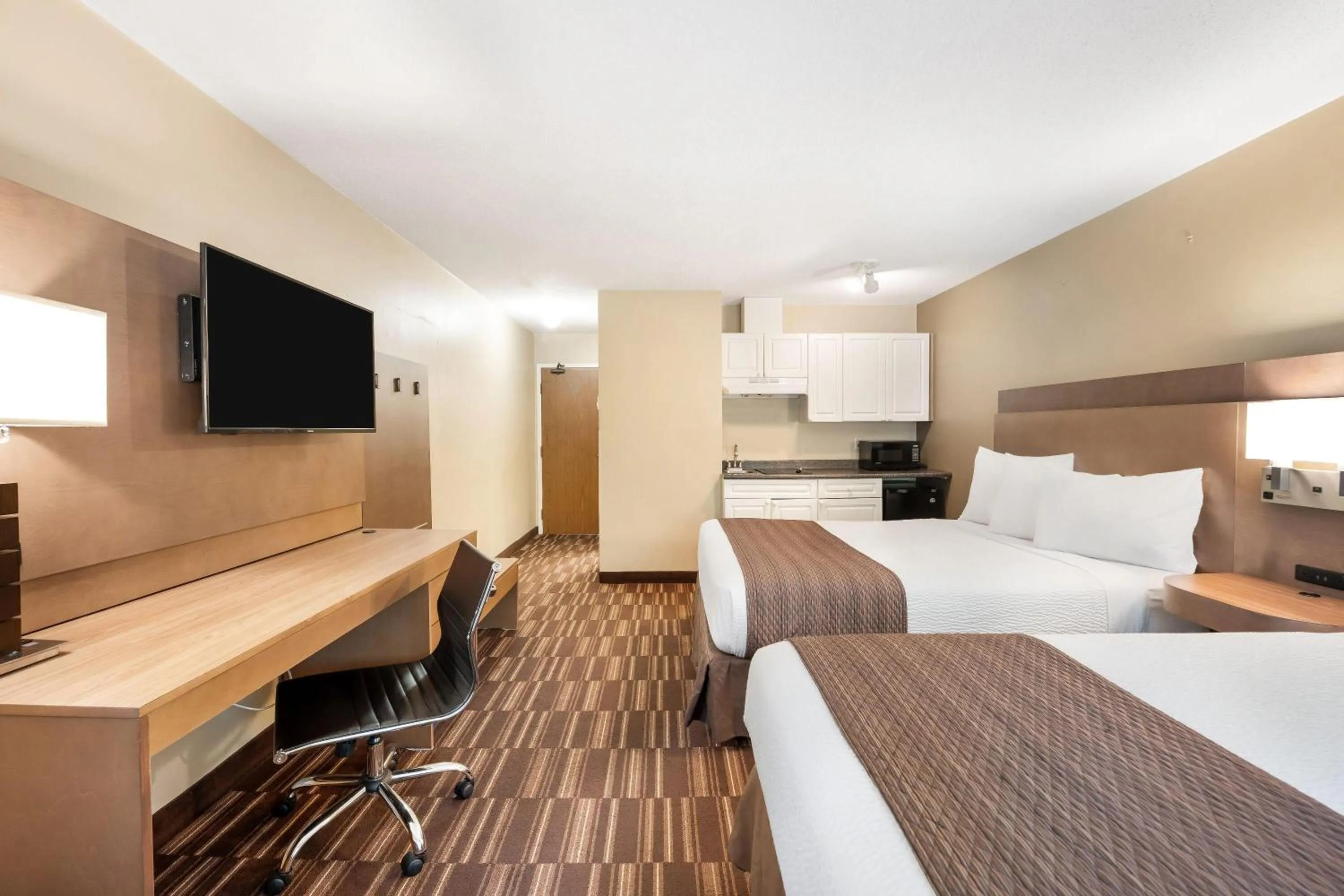 Bed in Days Inn by Wyndham Nanaimo