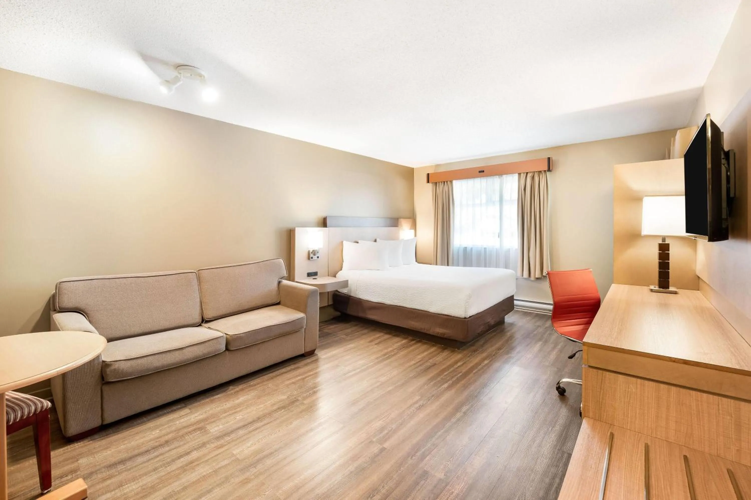 Bed in Days Inn by Wyndham Nanaimo