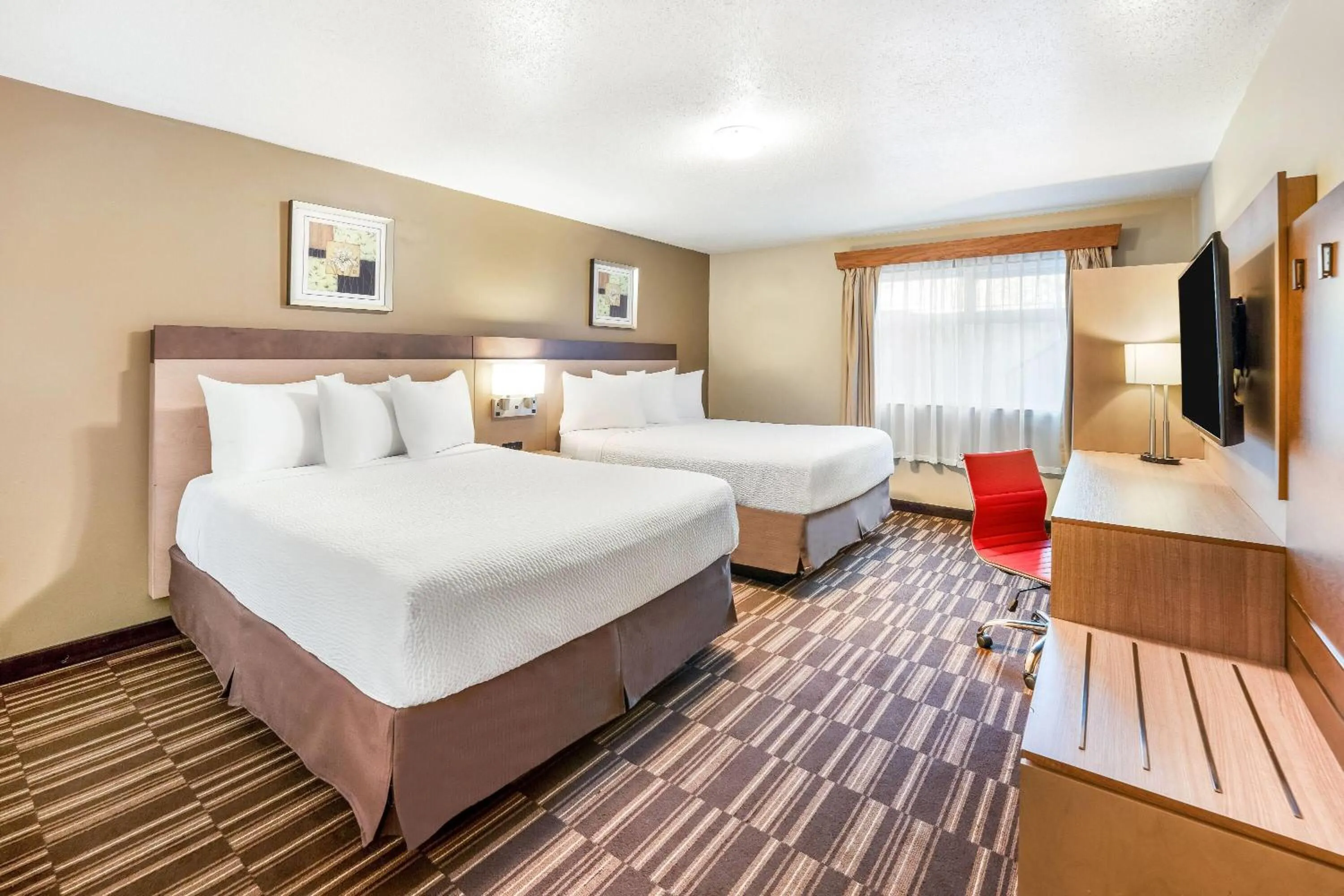 Photo of the whole room, Bed in Days Inn by Wyndham Nanaimo