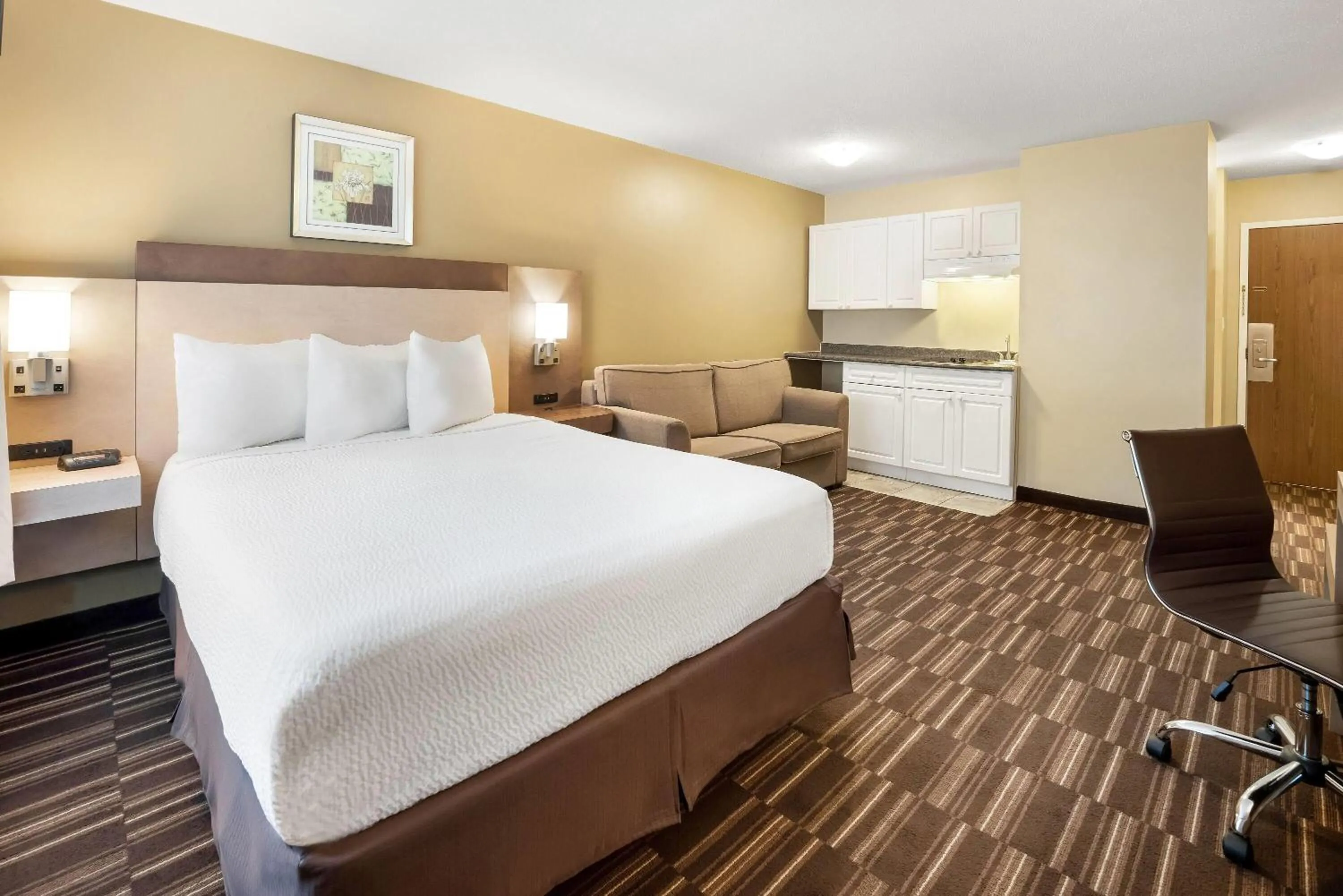 Bed in Days Inn by Wyndham Nanaimo
