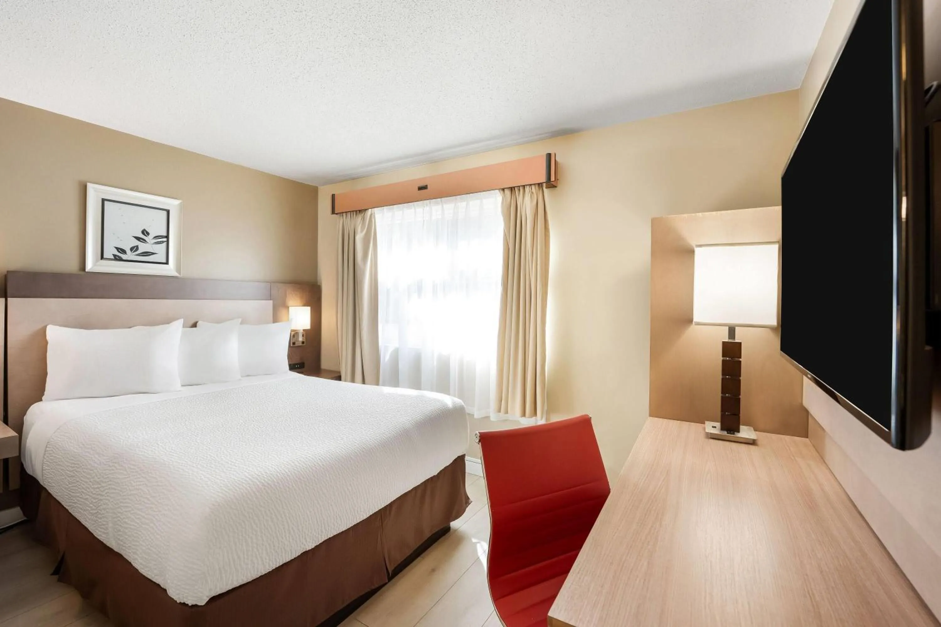 Bed in Days Inn by Wyndham Nanaimo