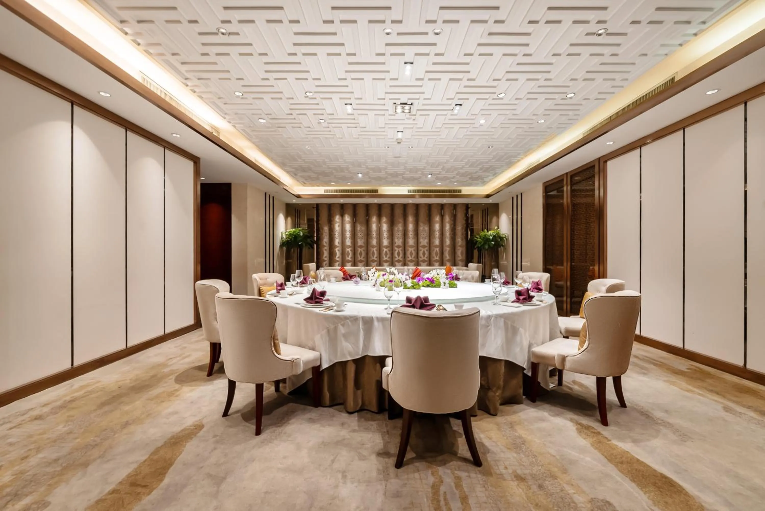 Restaurant/places to eat in GuangDong Hotel Shanghai - Free Self-service Laundry