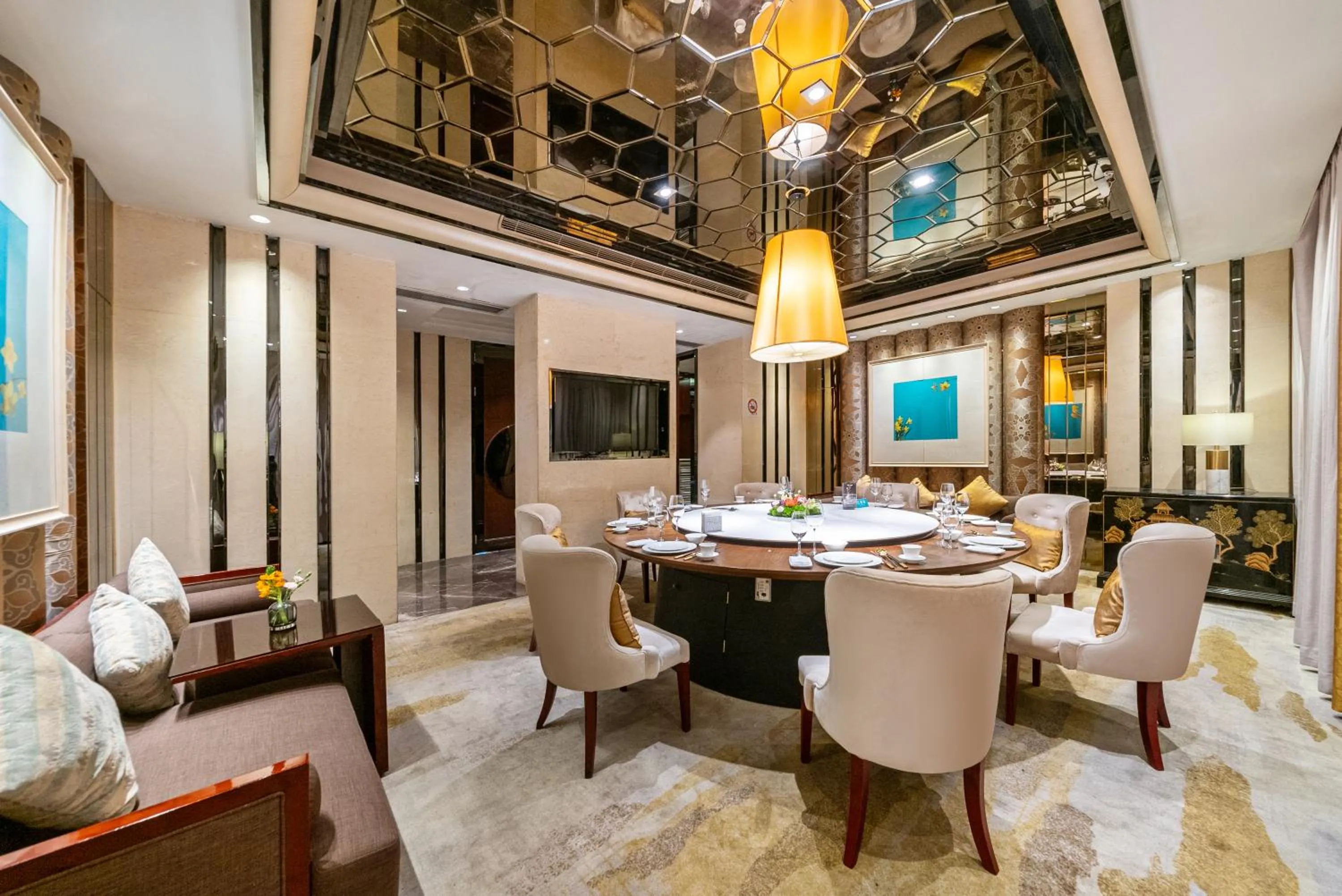 Restaurant/places to eat in GuangDong Hotel Shanghai - Free Self-service Laundry