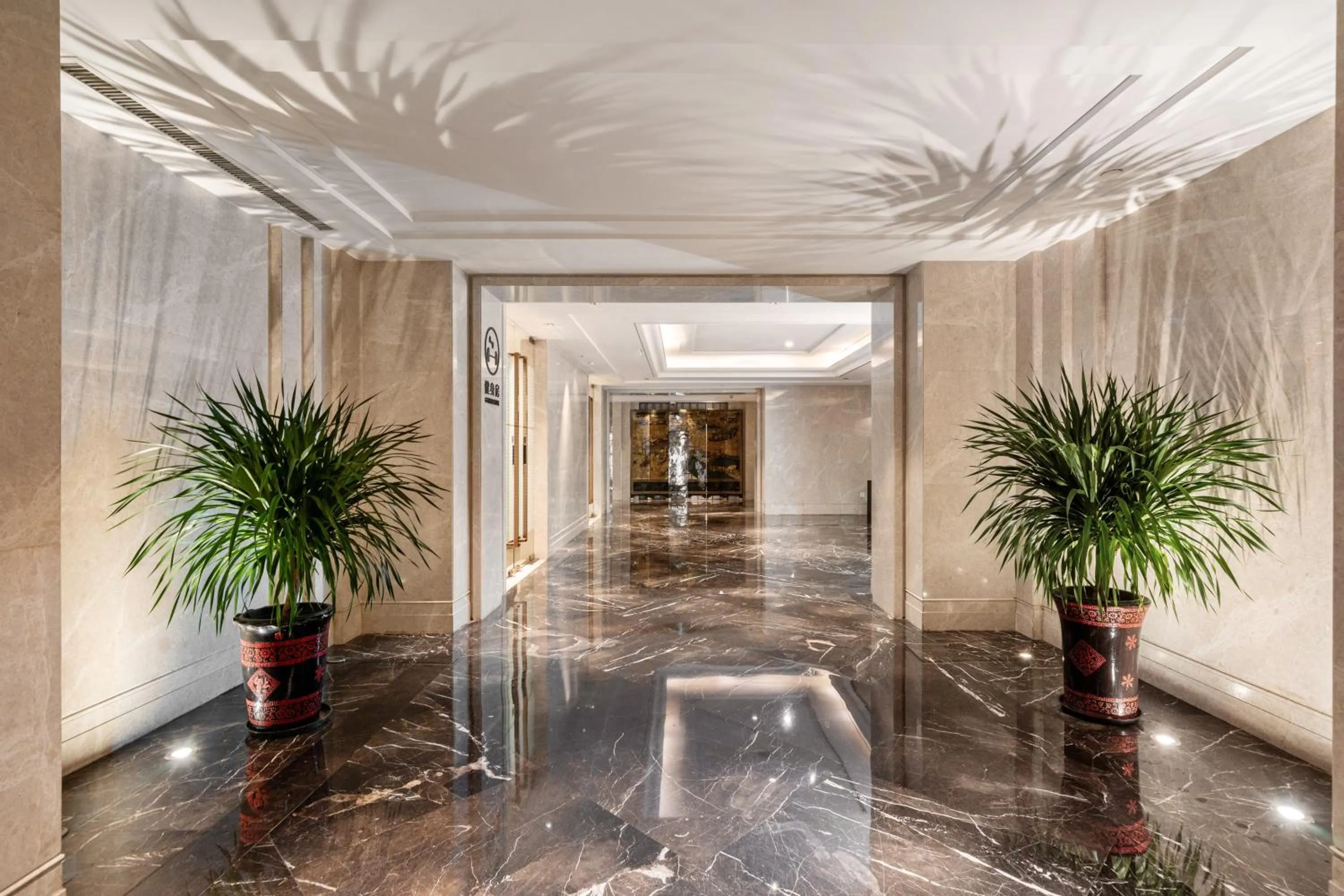 Lobby or reception in GuangDong Hotel Shanghai - Free Self-service Laundry