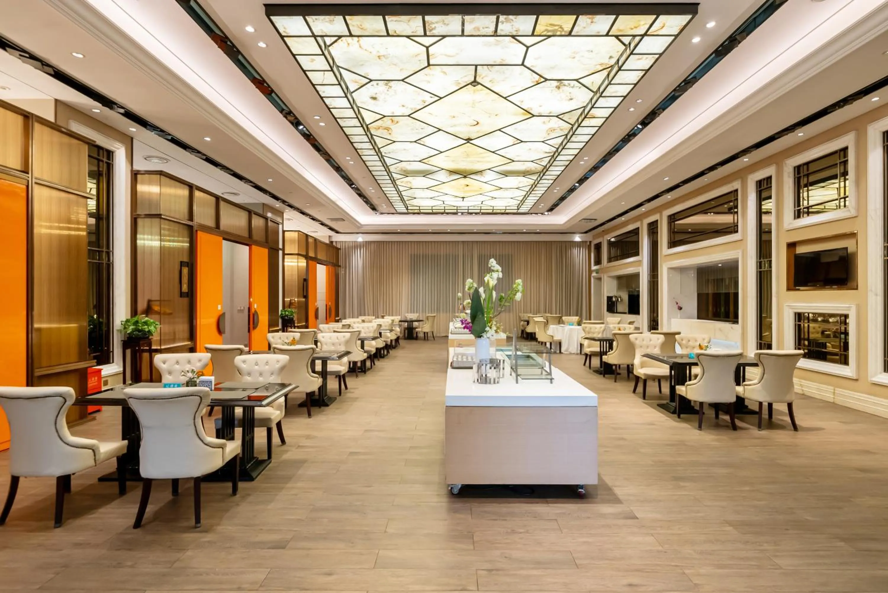 Restaurant/places to eat in GuangDong Hotel Shanghai - Free Self-service Laundry