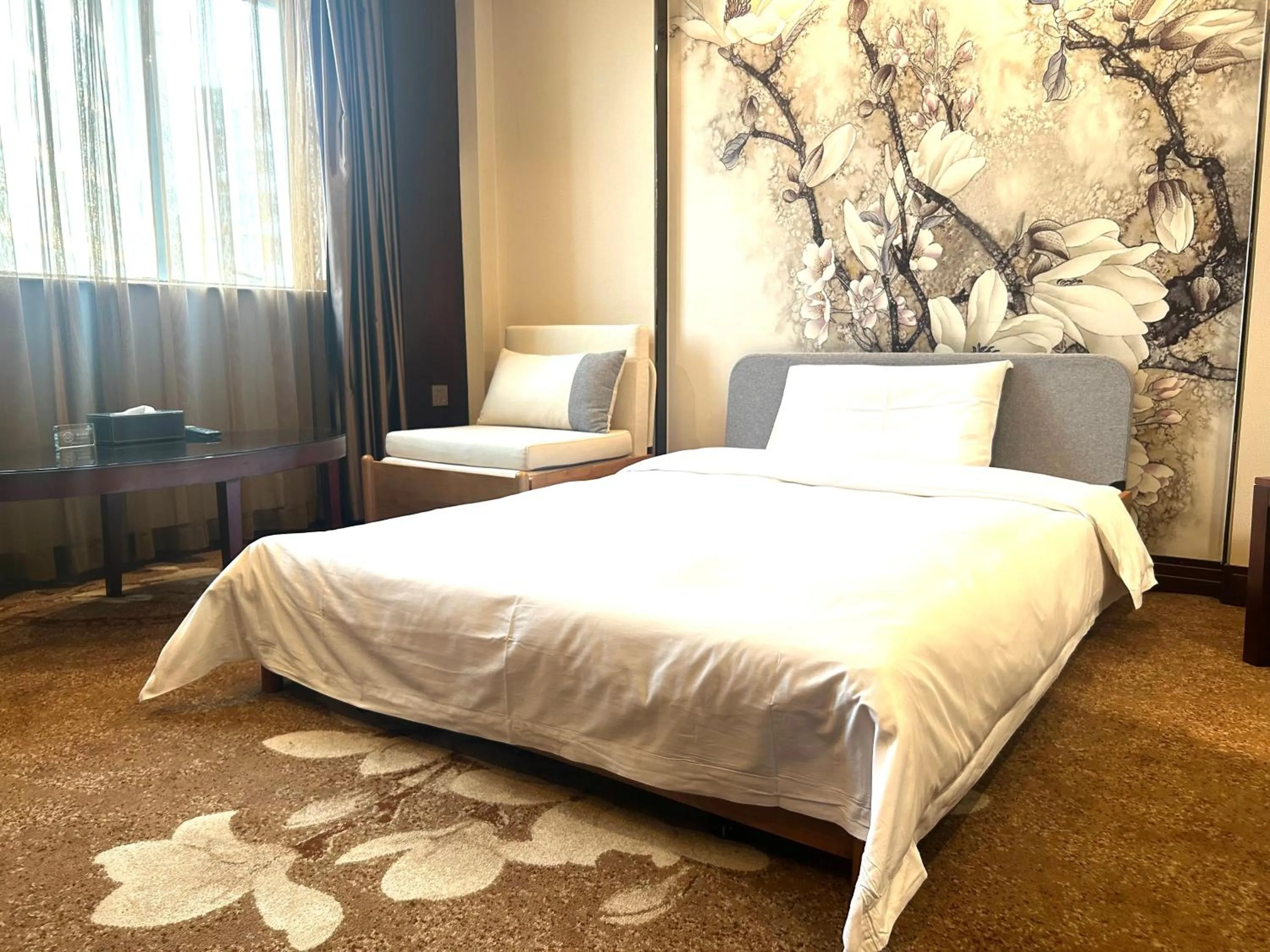 Bed in GuangDong Hotel Shanghai - Free Self-service Laundry