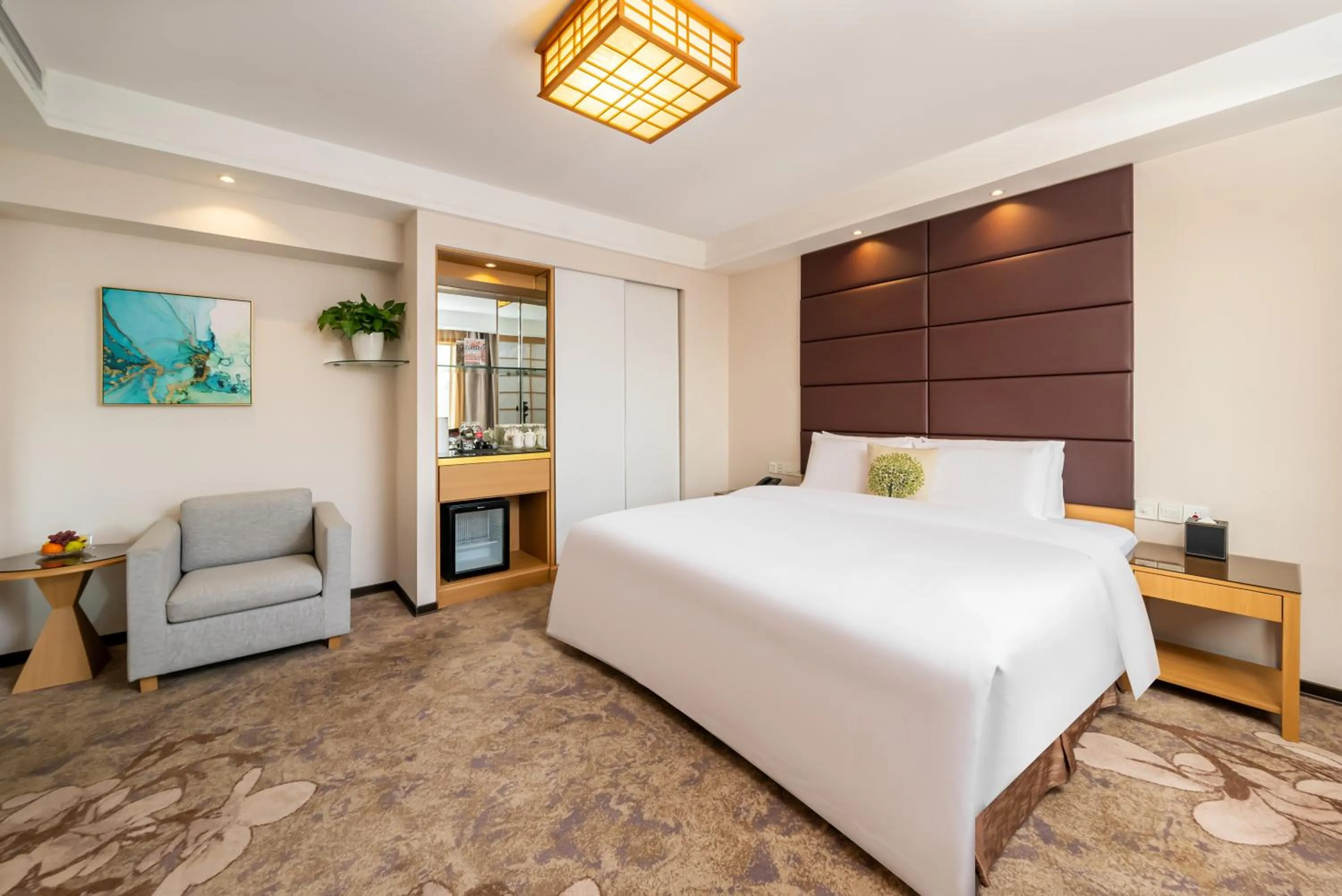 Bed in GuangDong Hotel Shanghai - Free Self-service Laundry