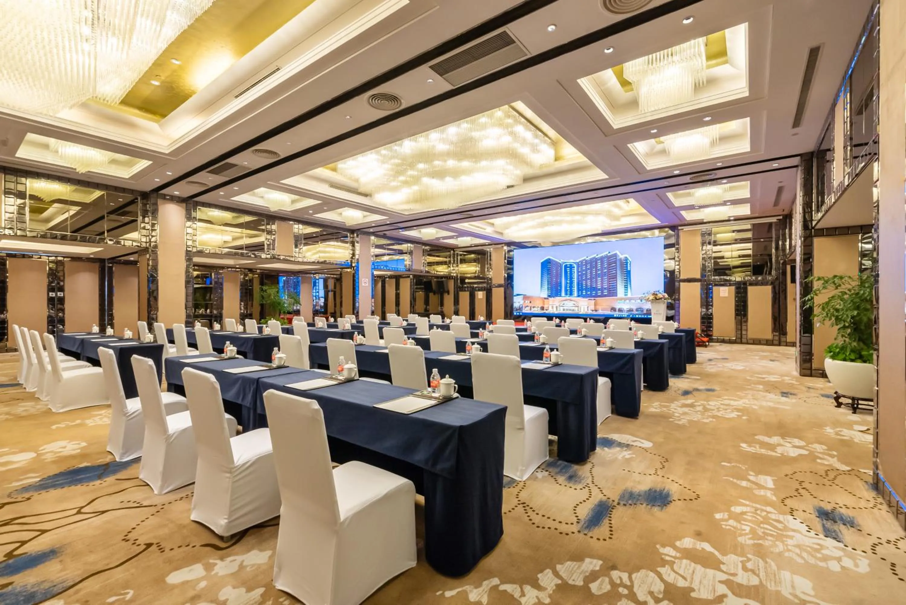 Meeting/conference room in GuangDong Hotel Shanghai - Free Self-service Laundry