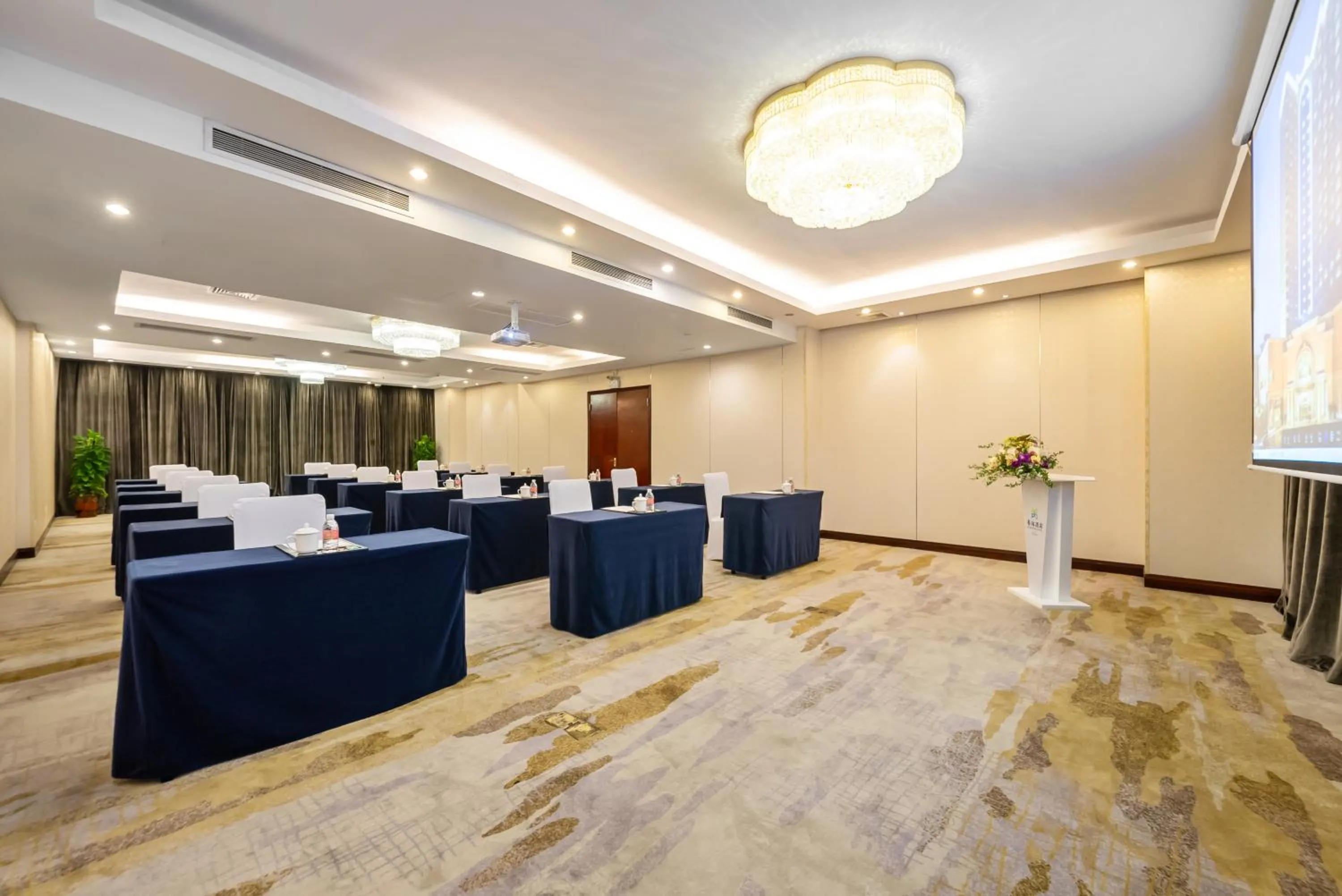 Meeting/conference room in GuangDong Hotel Shanghai - Free Self-service Laundry