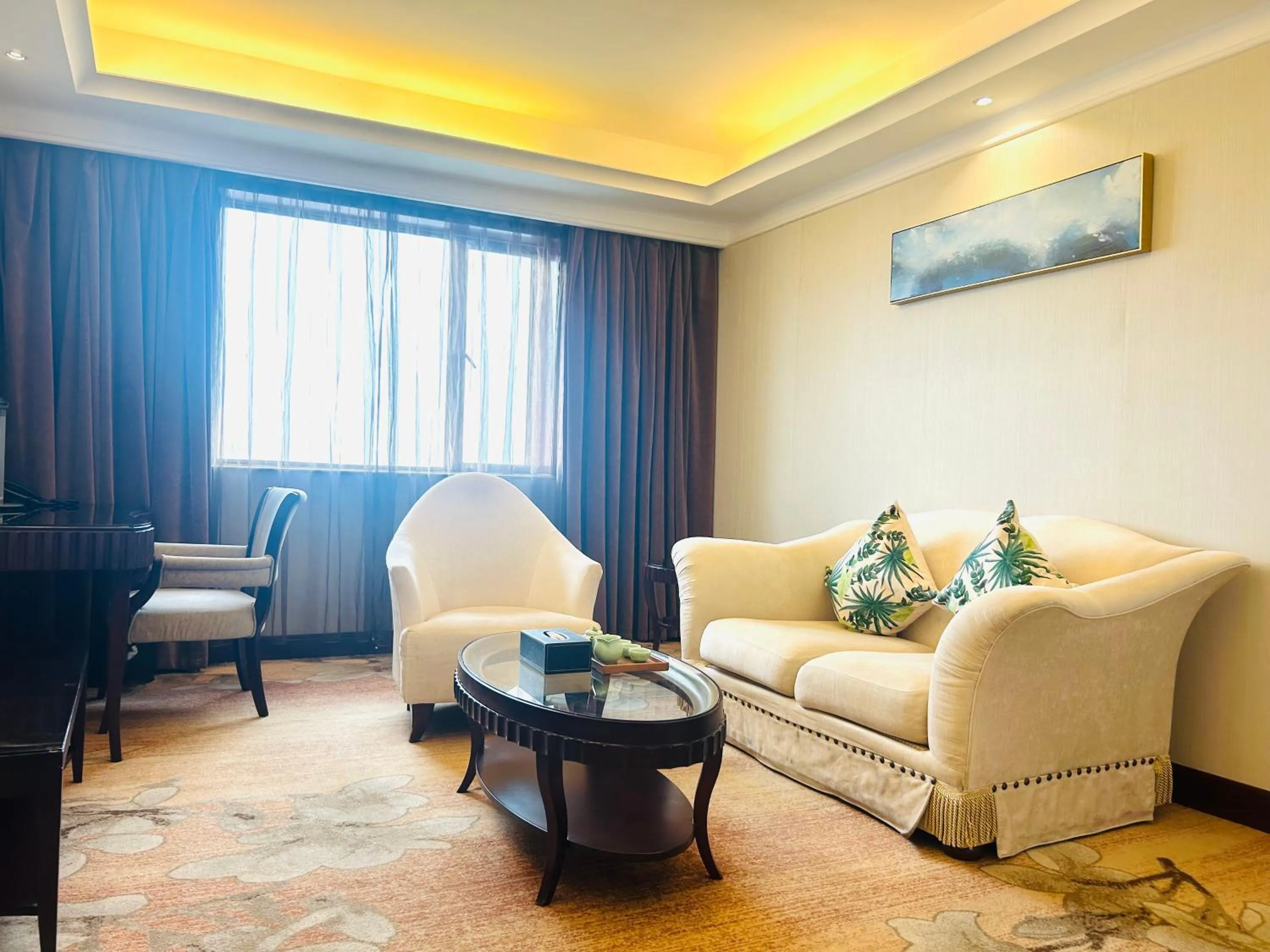 Living room in GuangDong Hotel Shanghai - Free Self-service Laundry