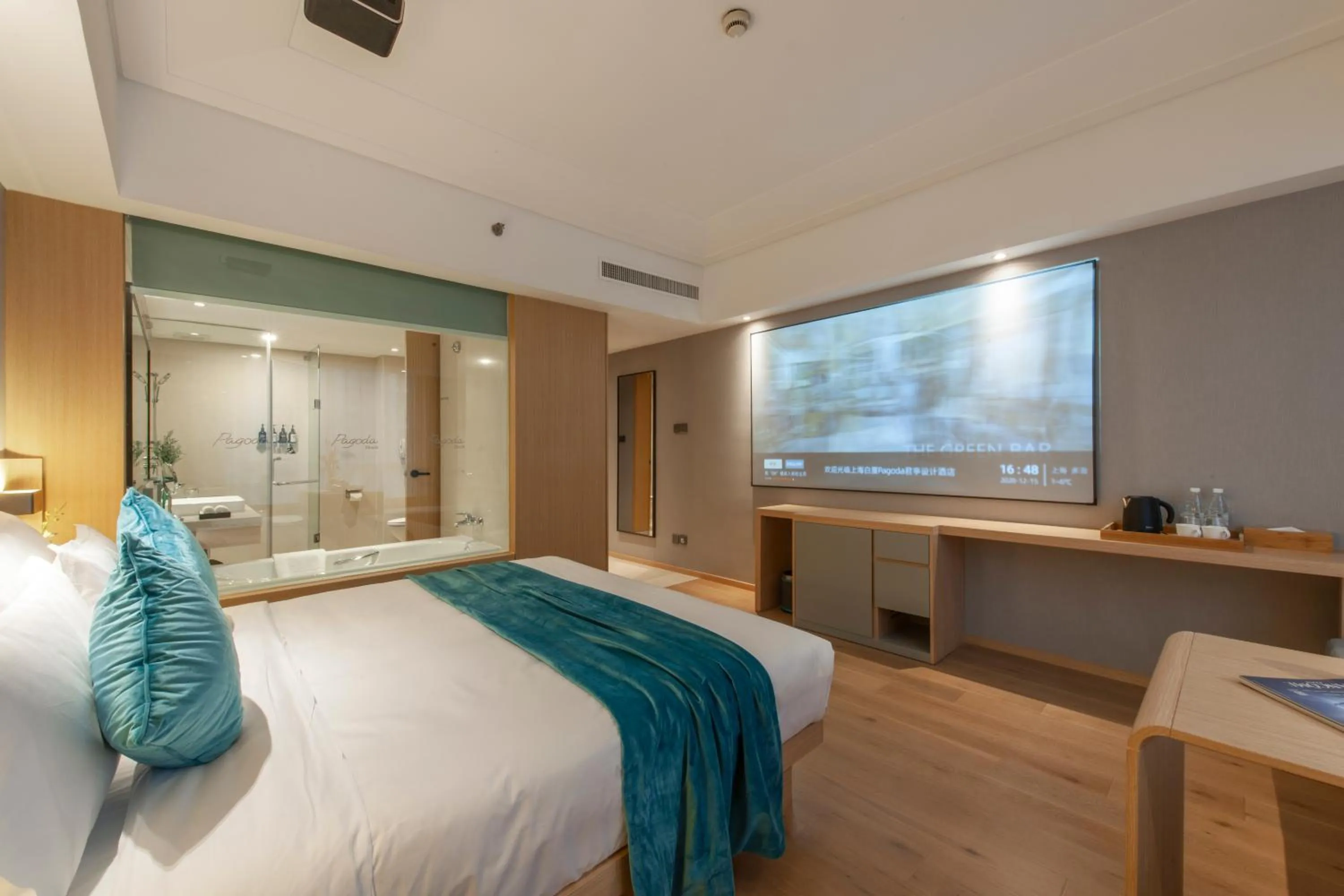 Bed in Radisson Blu Hotel Shanghai Hong Quan