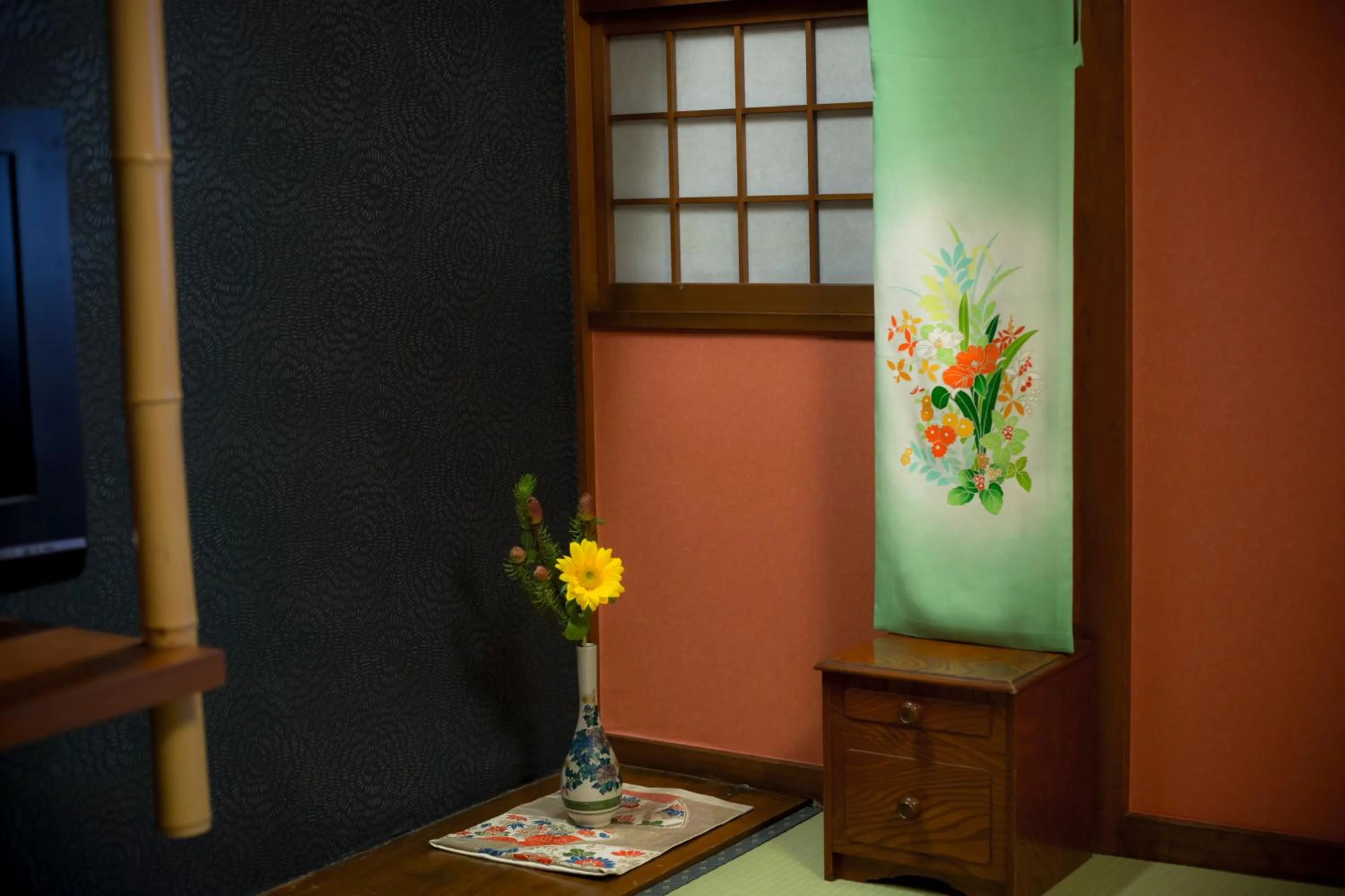 Photo of the whole room in Kinosaki Onsen Hanakouji Saigetsu