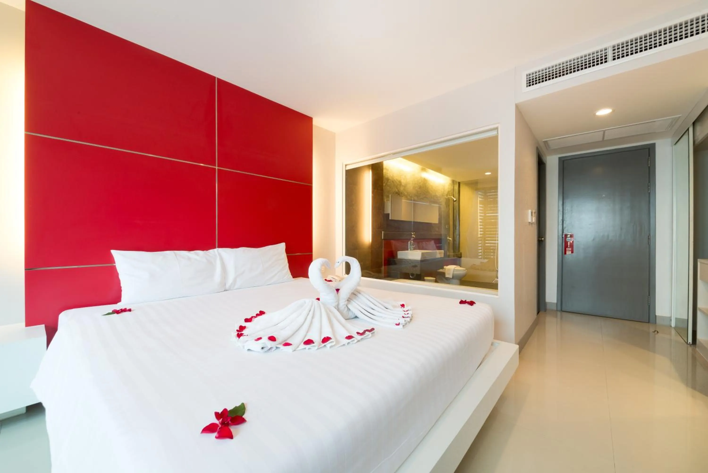 Photo of the whole room, Bed in Alfresco Phuket Hotel