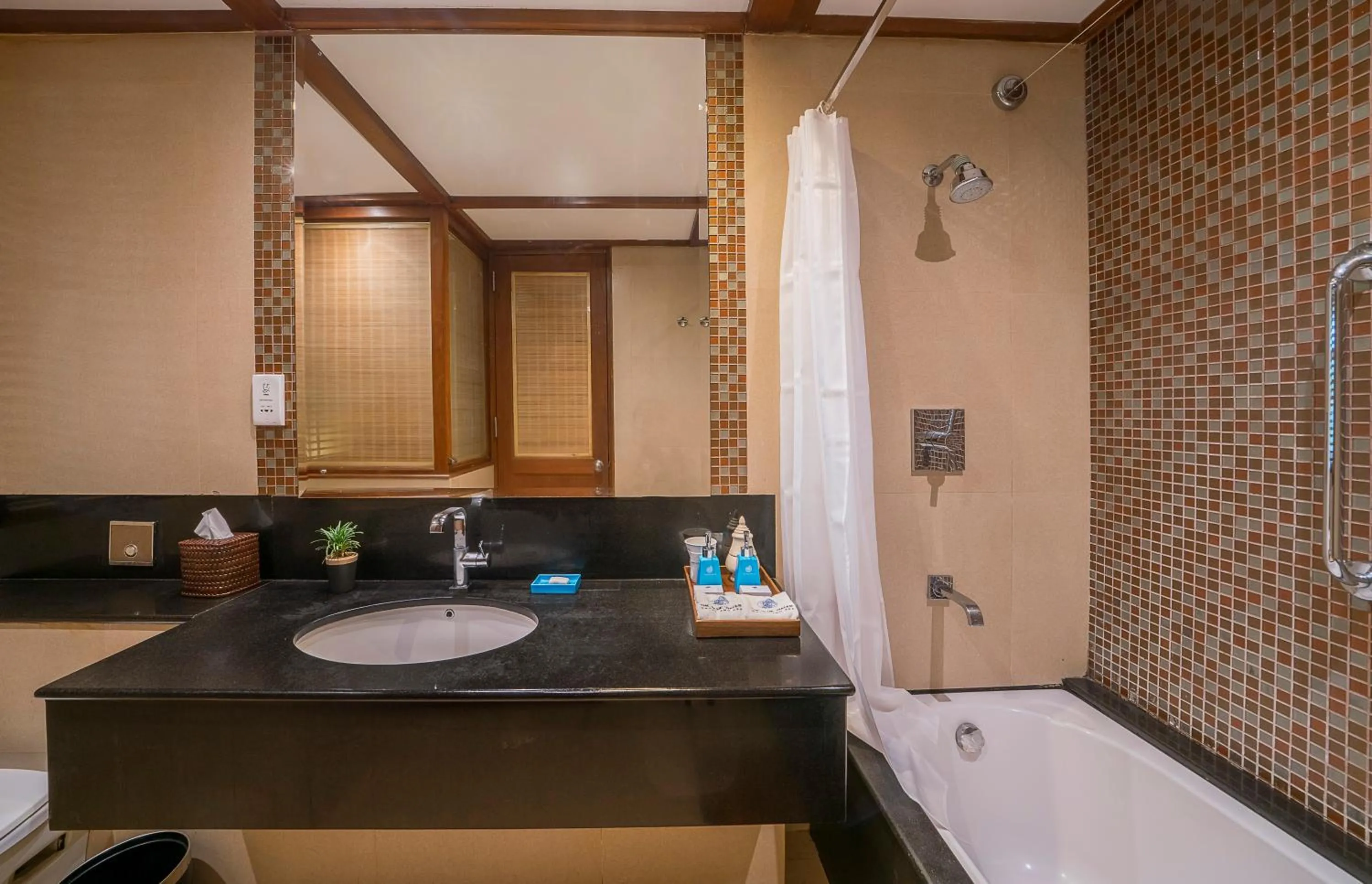 Bathroom in The Blue Water - Geoffrey Bawa Heritage Resort Hotel