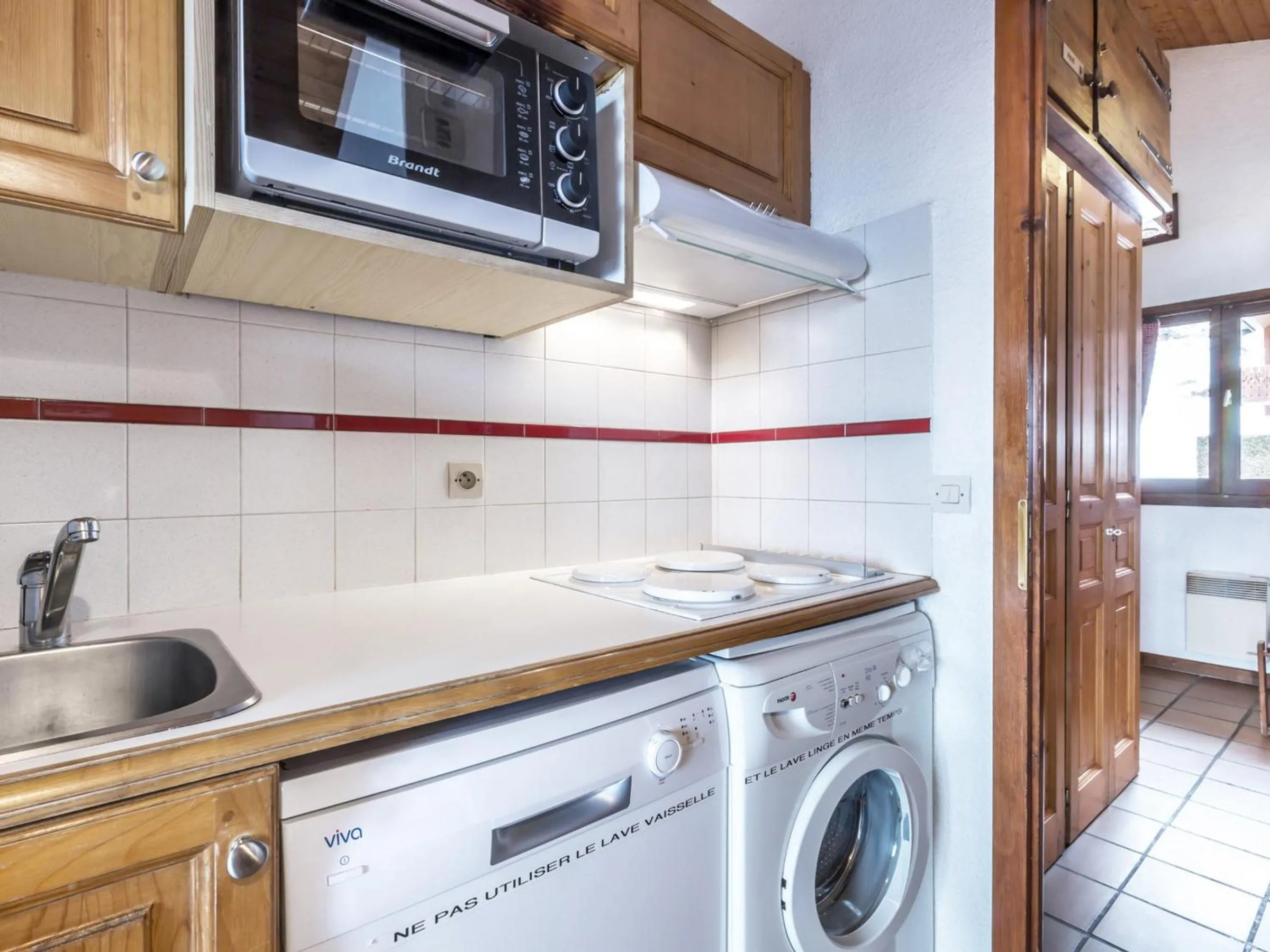 Charmant 2 pièces avec cheminée, près des pistes, garage inclus - FR-1-304-85
