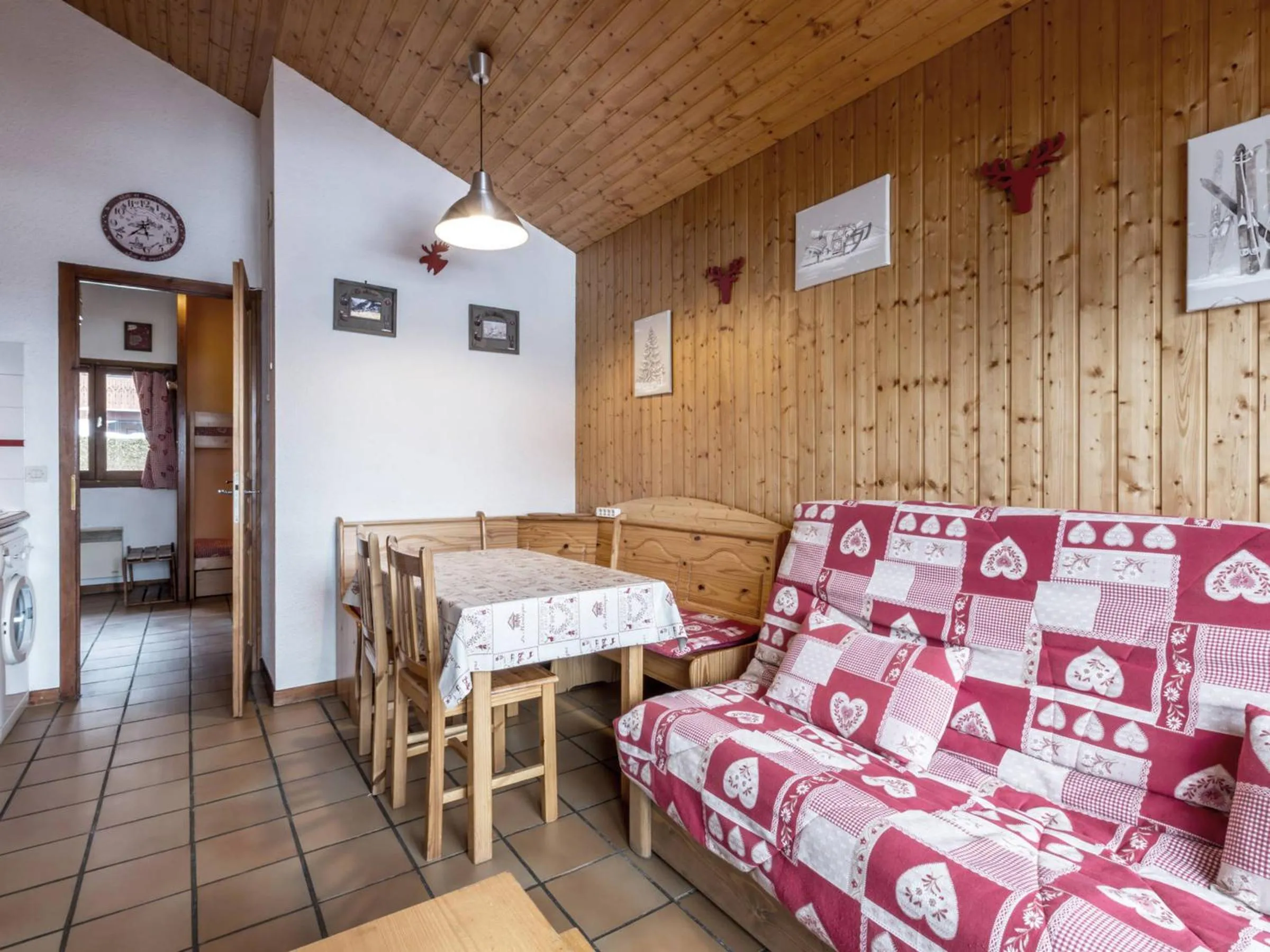 Charmant 2 pièces avec cheminée, près des pistes, garage inclus - FR-1-304-85