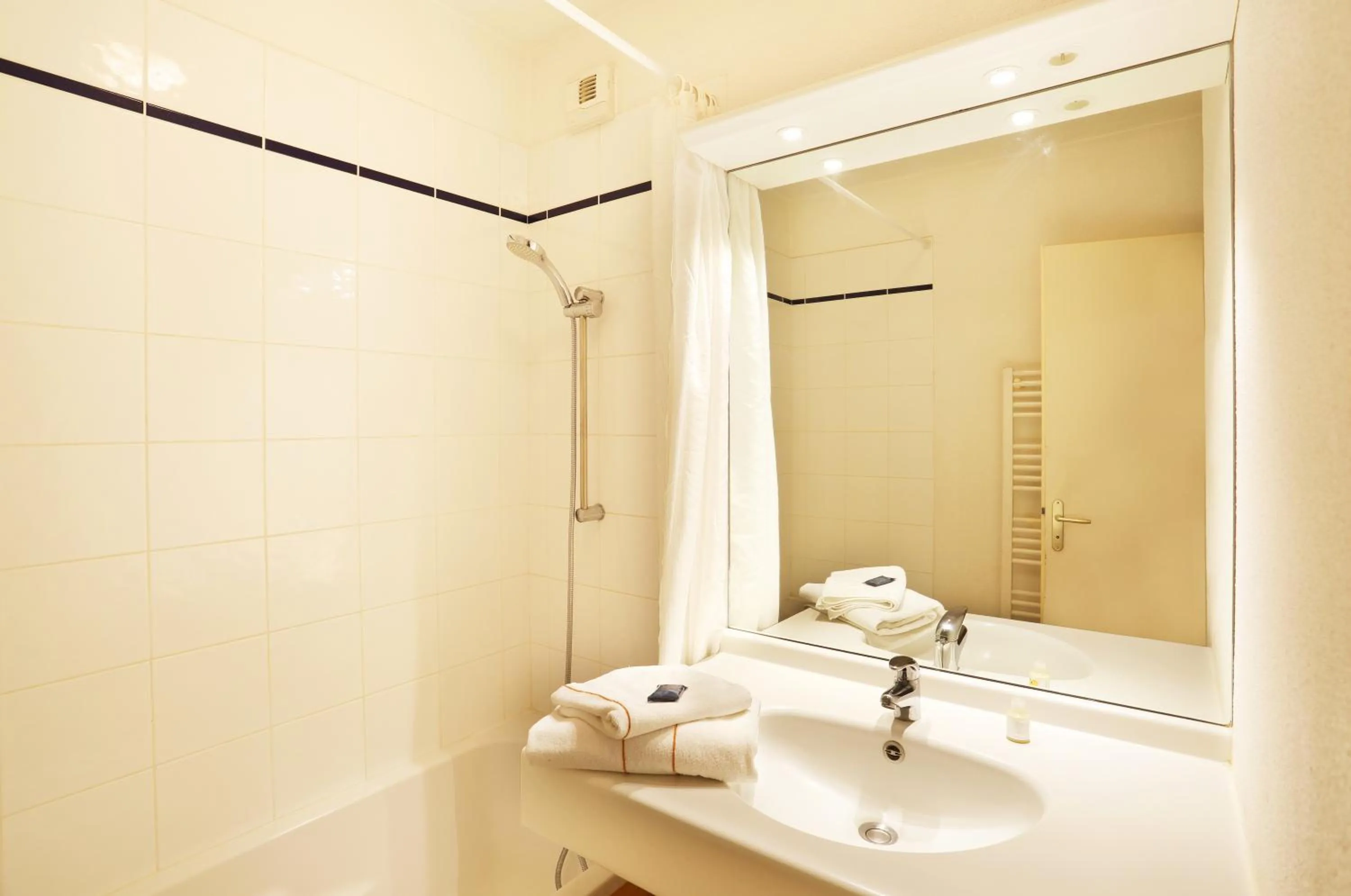 Bathroom in Résidence Néméa Le Nevez