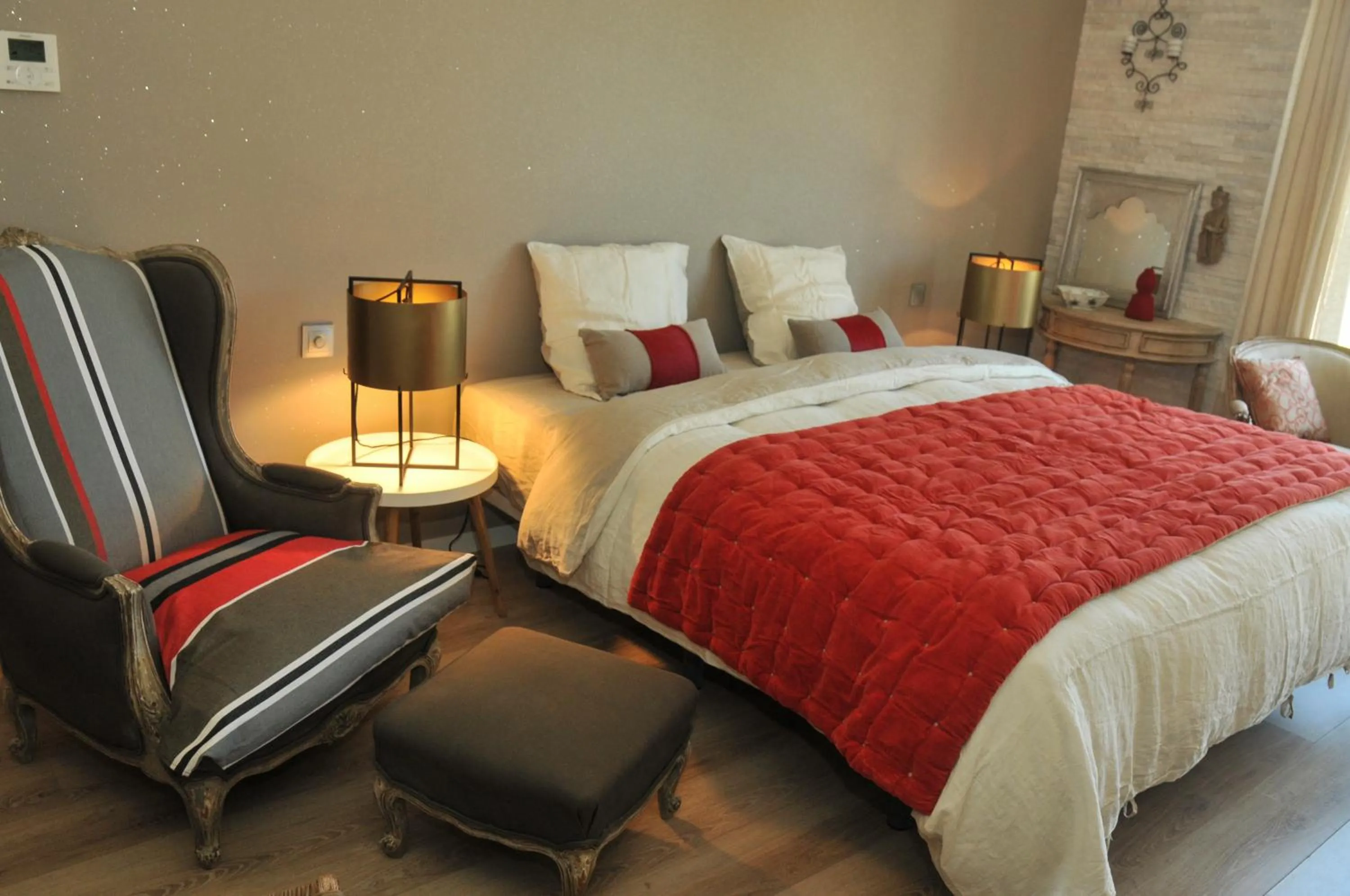 Photo of the whole room, Bed in Escapades Lointaines