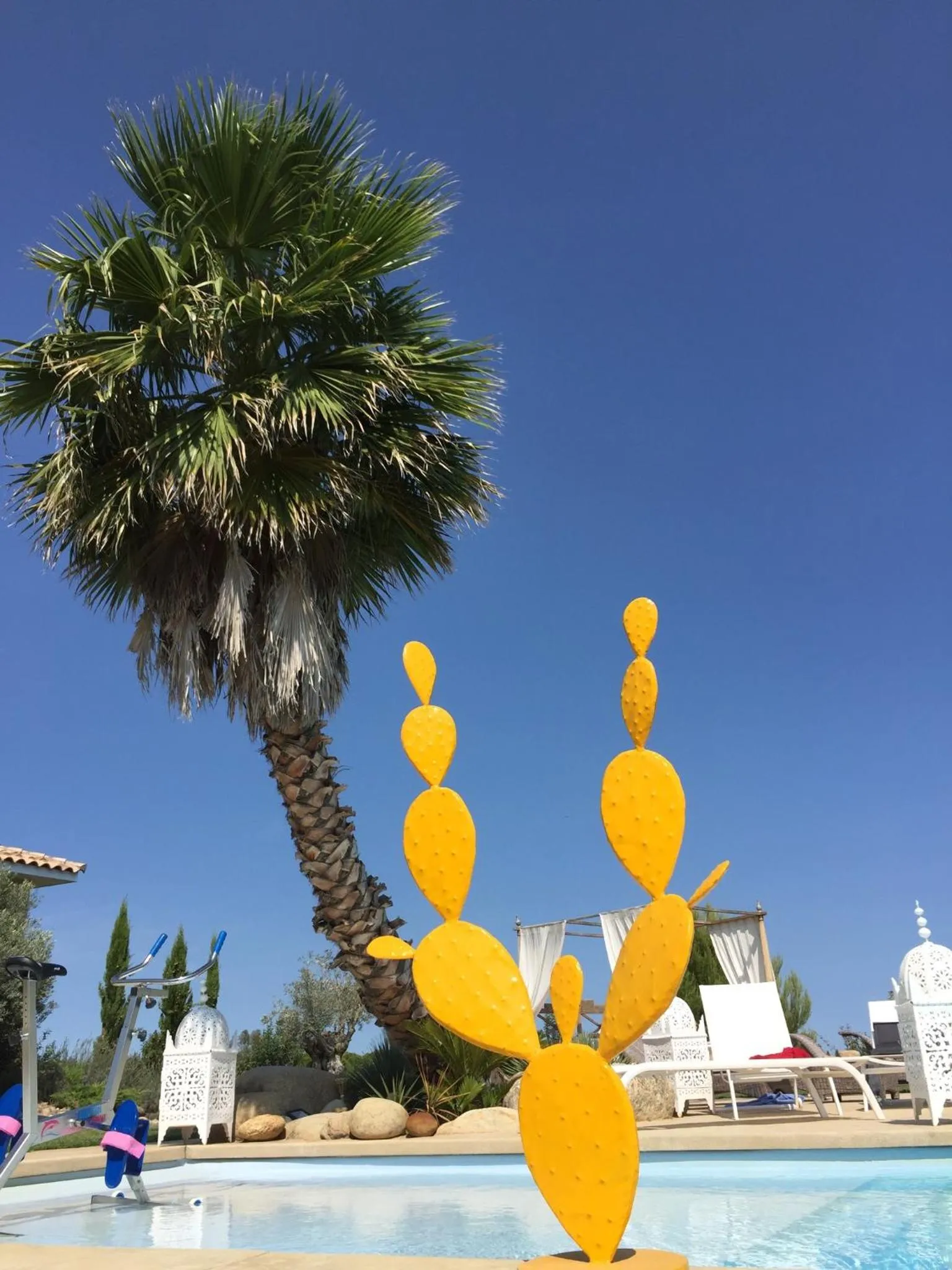 Pool view in Escapades Lointaines