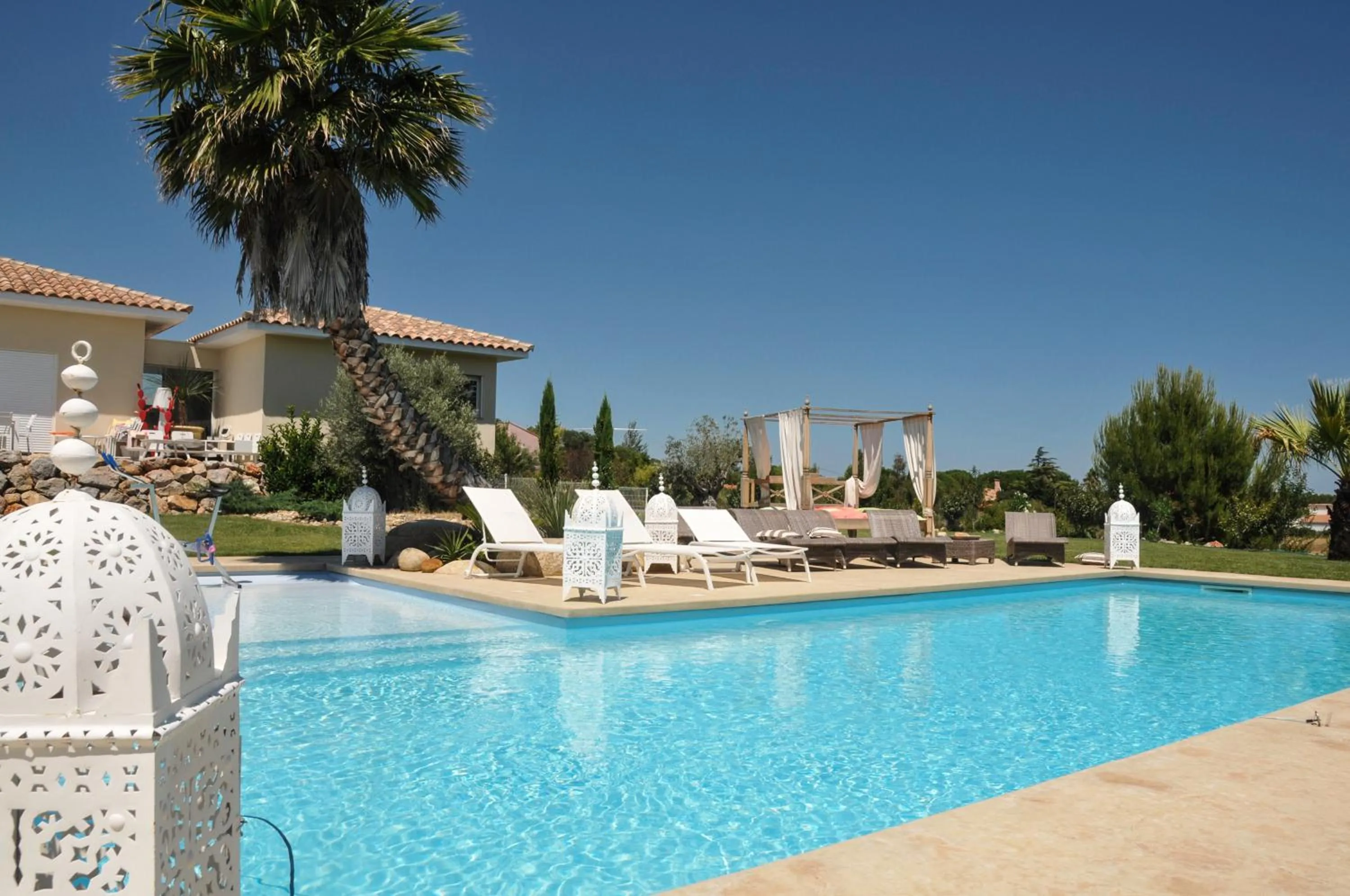 Pool view in Escapades Lointaines