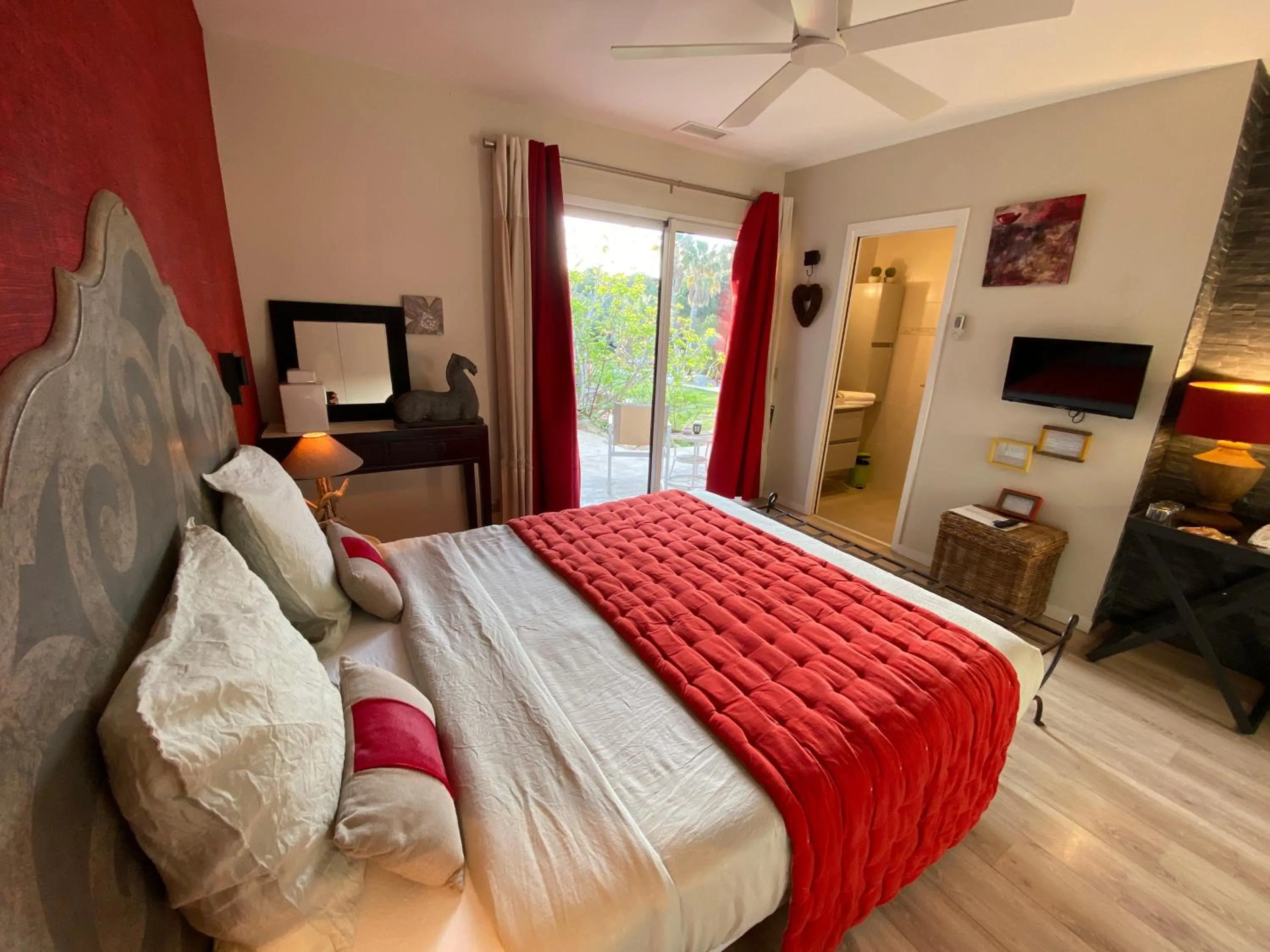 Photo of the whole room, Bed in Escapades Lointaines